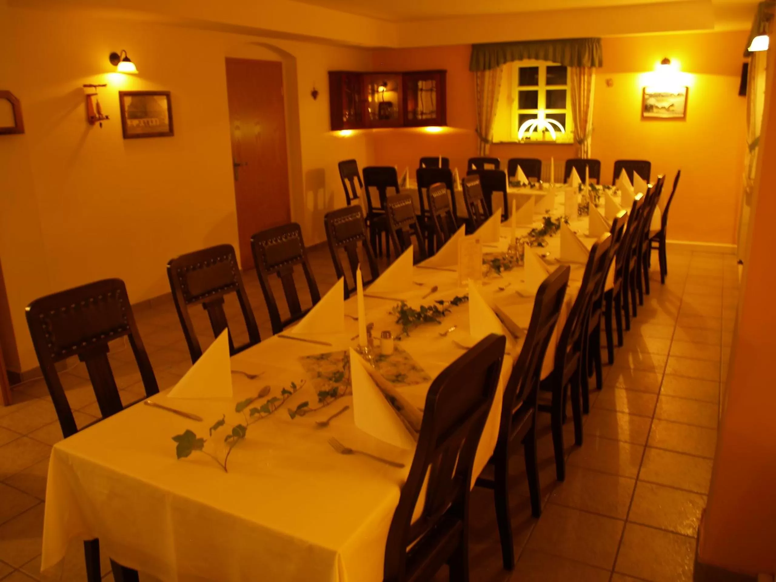 Activities, Restaurant/Places to Eat in Waldgasthof Bad Einsiedel