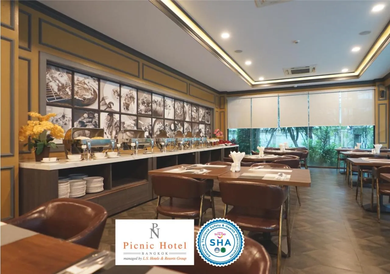 Restaurant/places to eat in Picnic Hotel Bangkok - Rang Nam