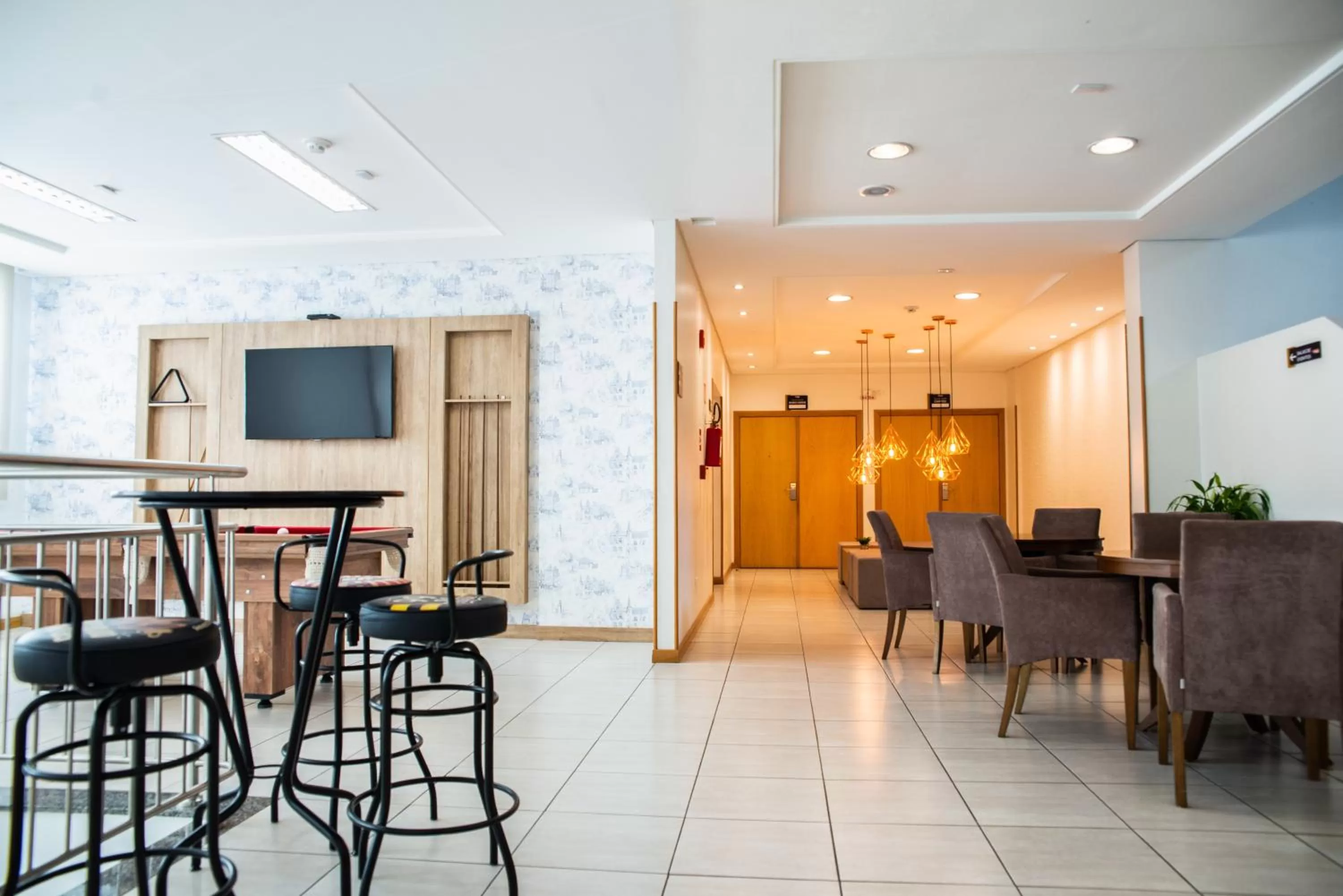 Communal lounge/ TV room in Hotel Campo Largo Express