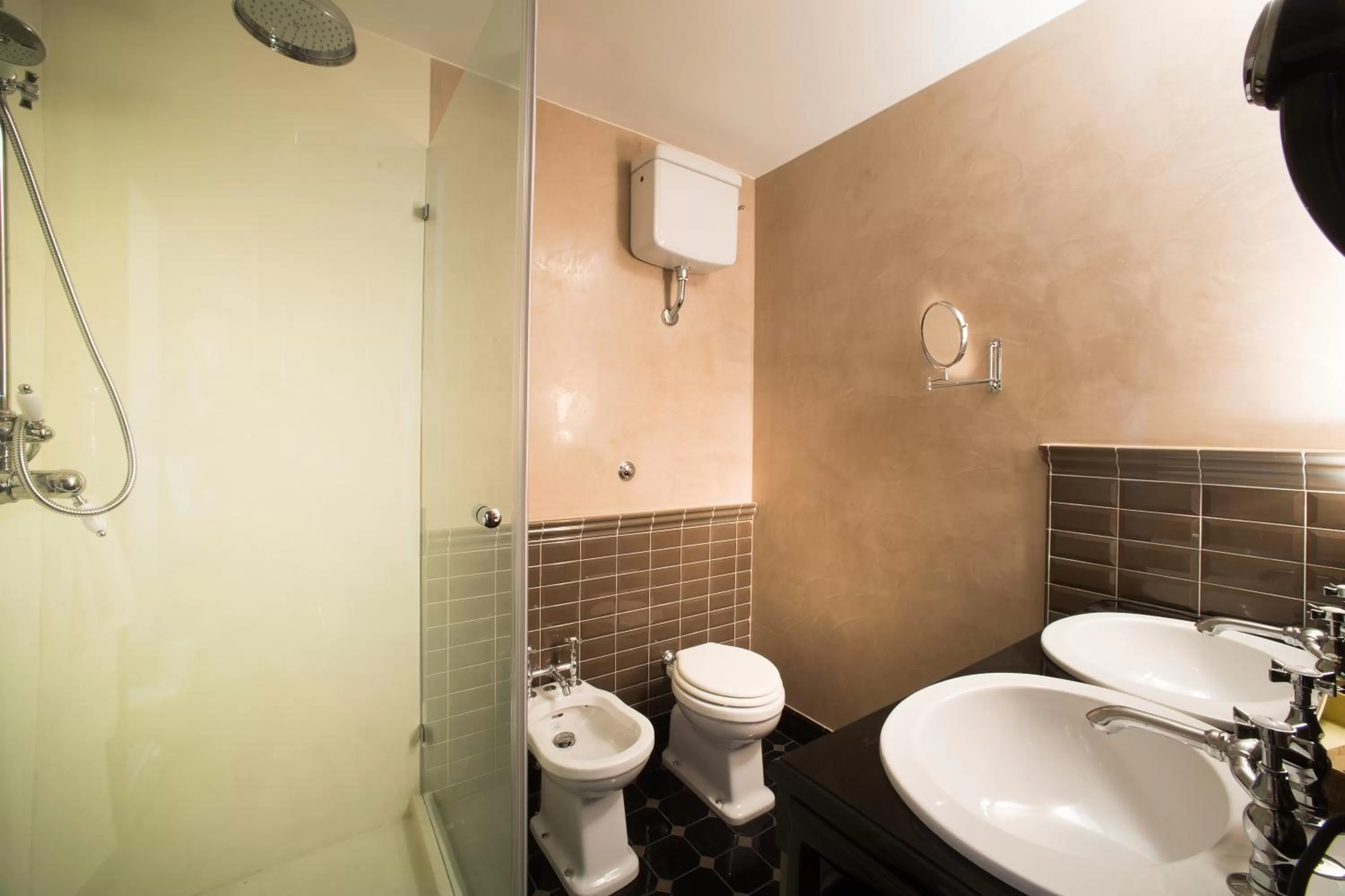 Toilet in Boutique B&B Torre de' Conti