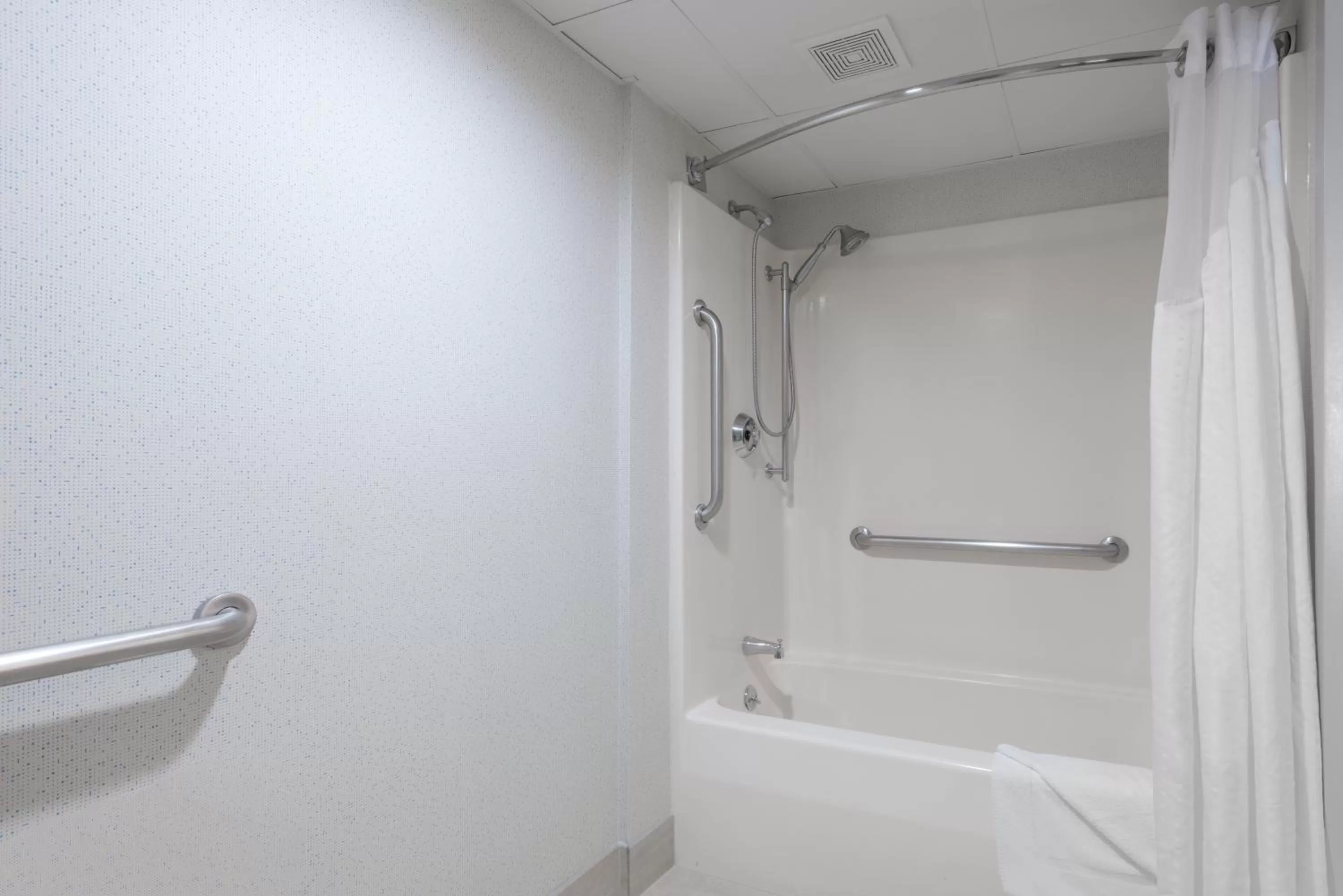 Bathroom in Holiday Inn Express Ramsey Mahwah by IHG