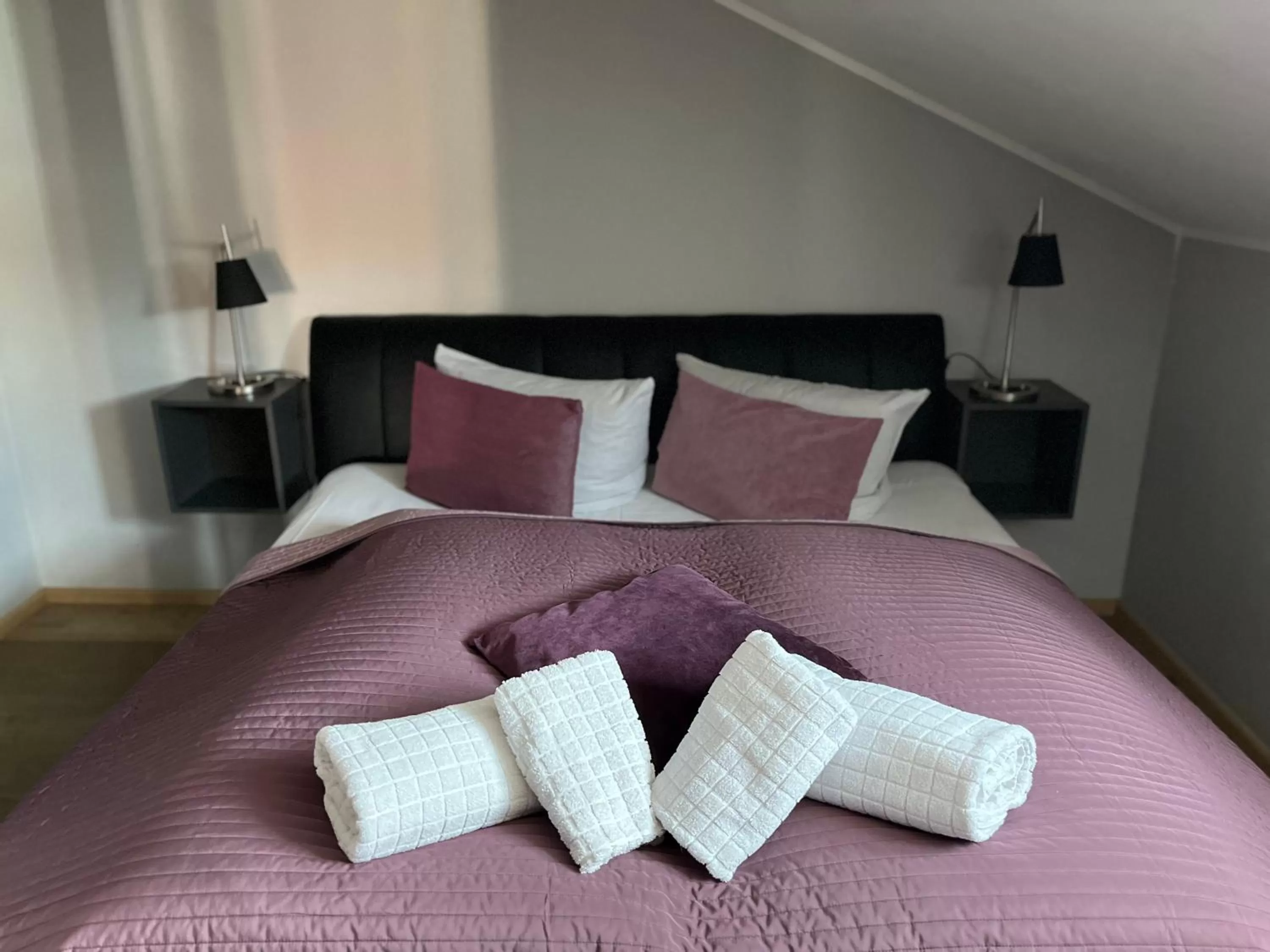 Bedroom, Bed in Hotel & Restaurant Fackelgarten Plau am See