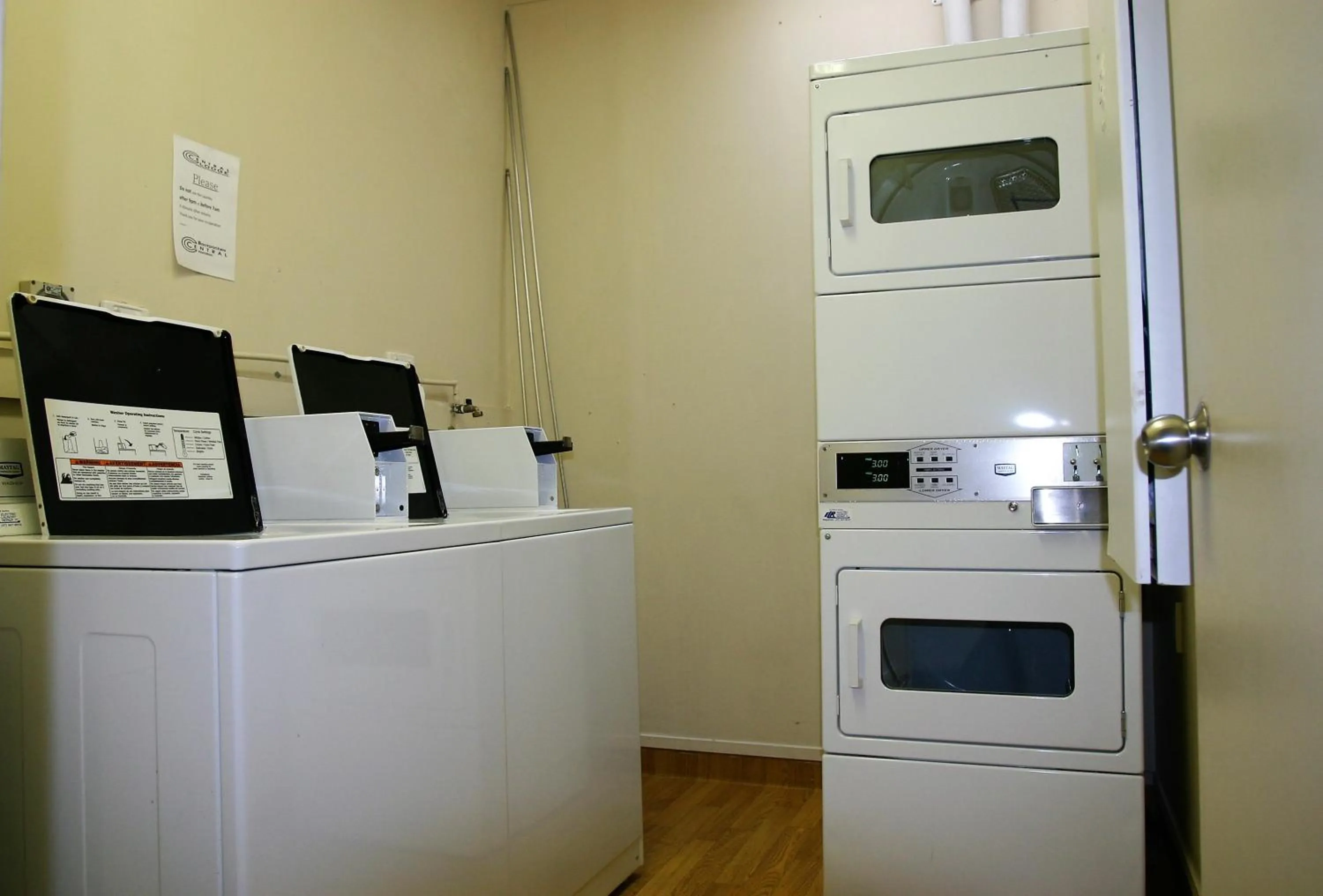 laundry in Backpackers Central Hamilton