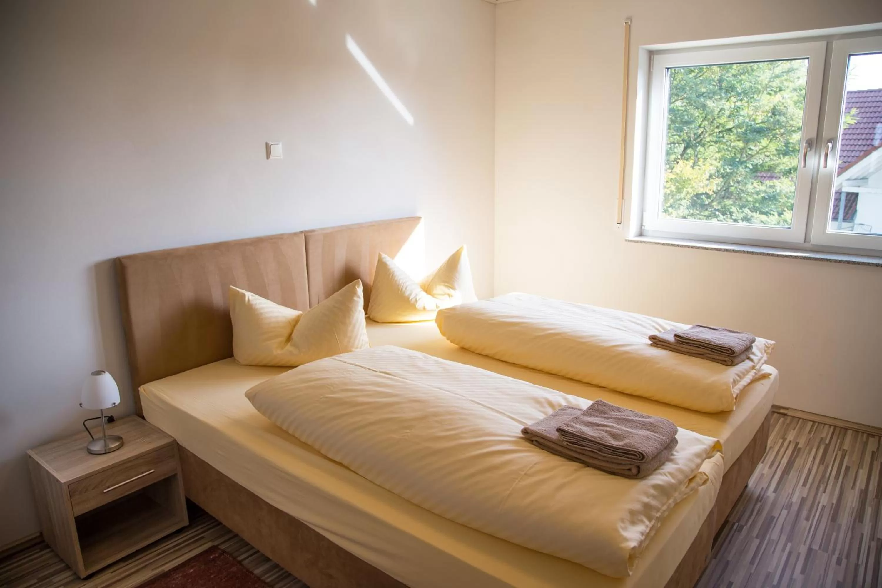 Bedroom, Bed in Gästehaus und Fewo Lamm Garni