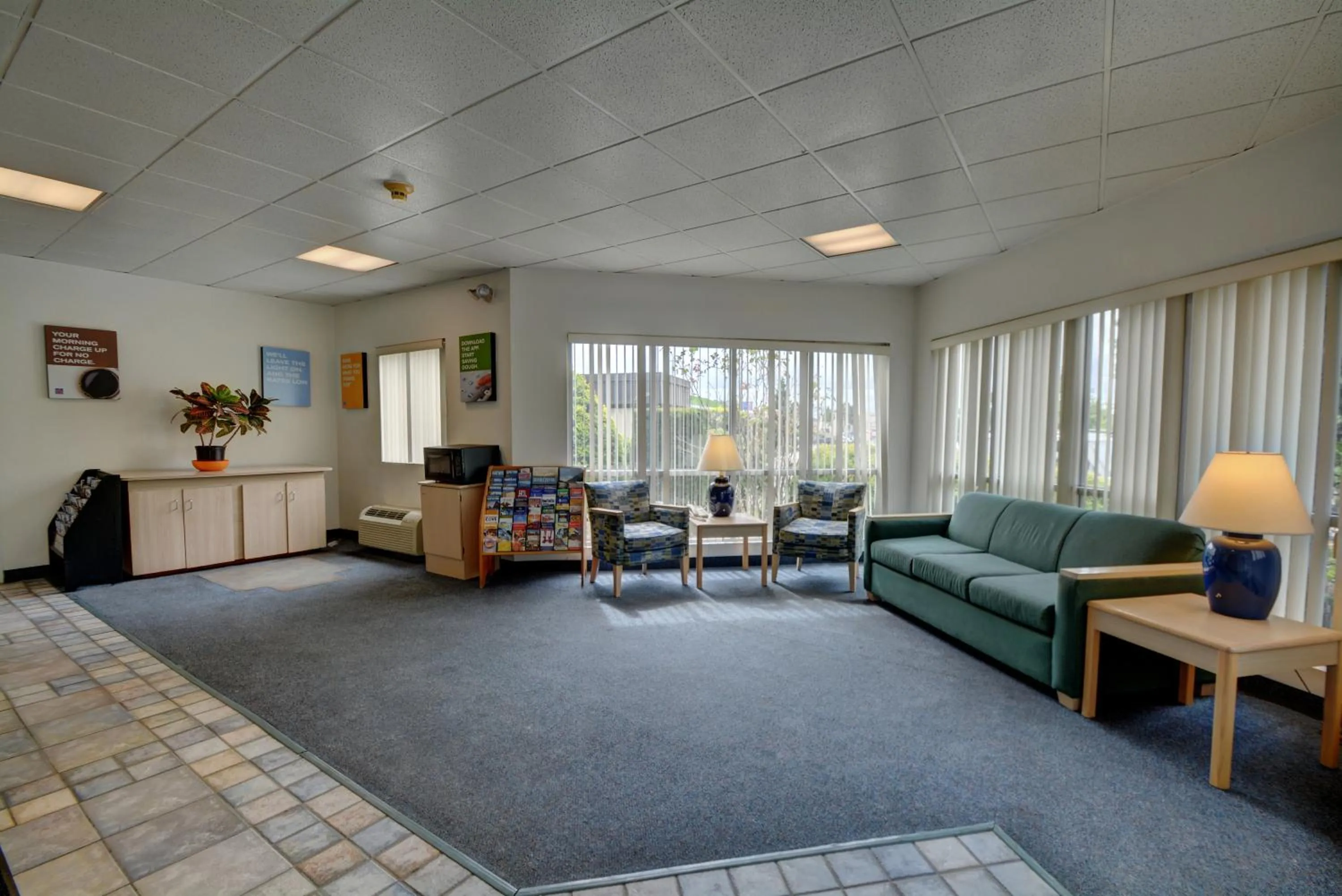 Lobby or reception in Motel 6-Warwick, RI - Providence Airport - I-95