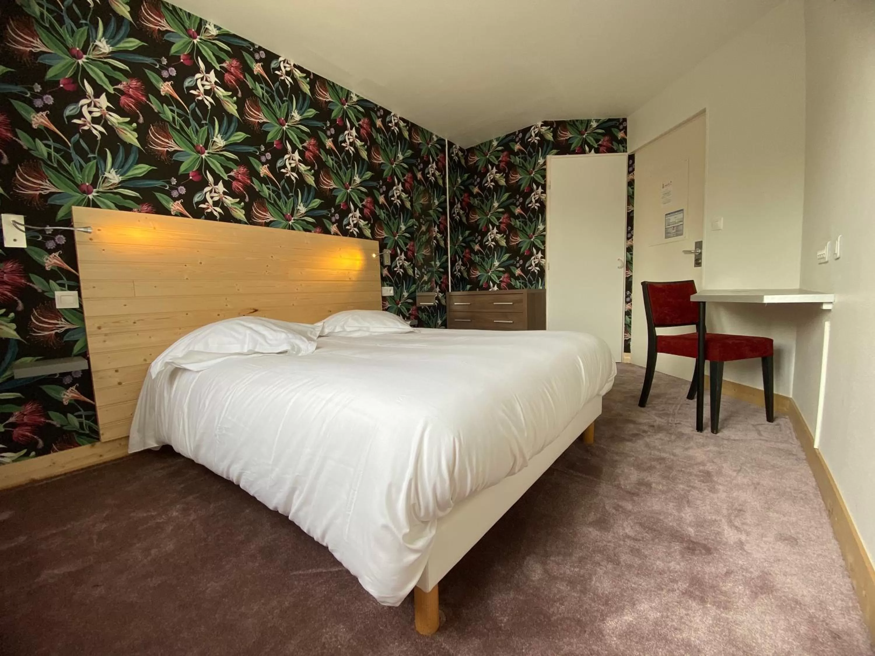 Bed in Hôtel Restaurant de l'Ecu