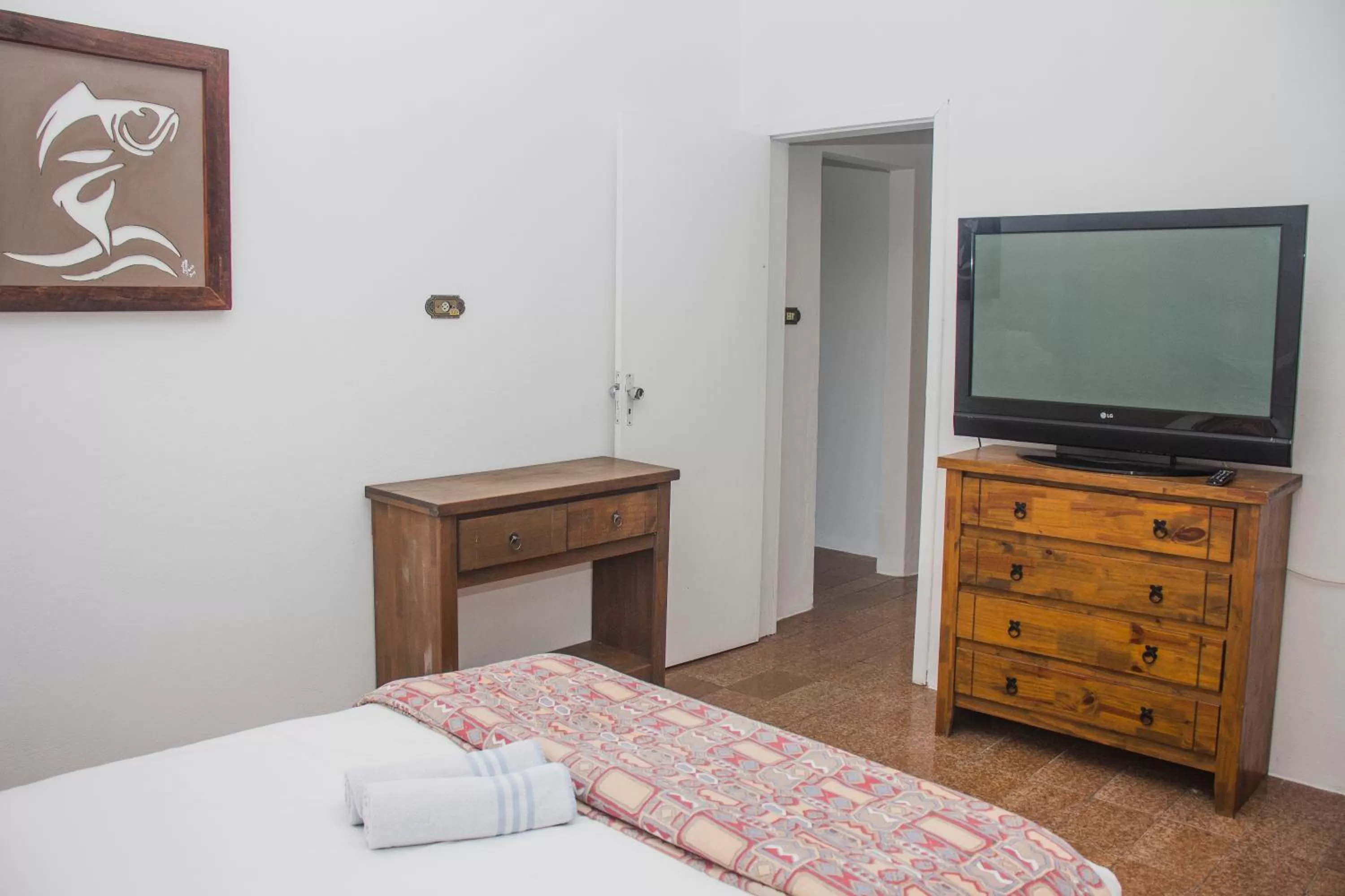 Communal lounge/ TV room in Pousada Marinamarela