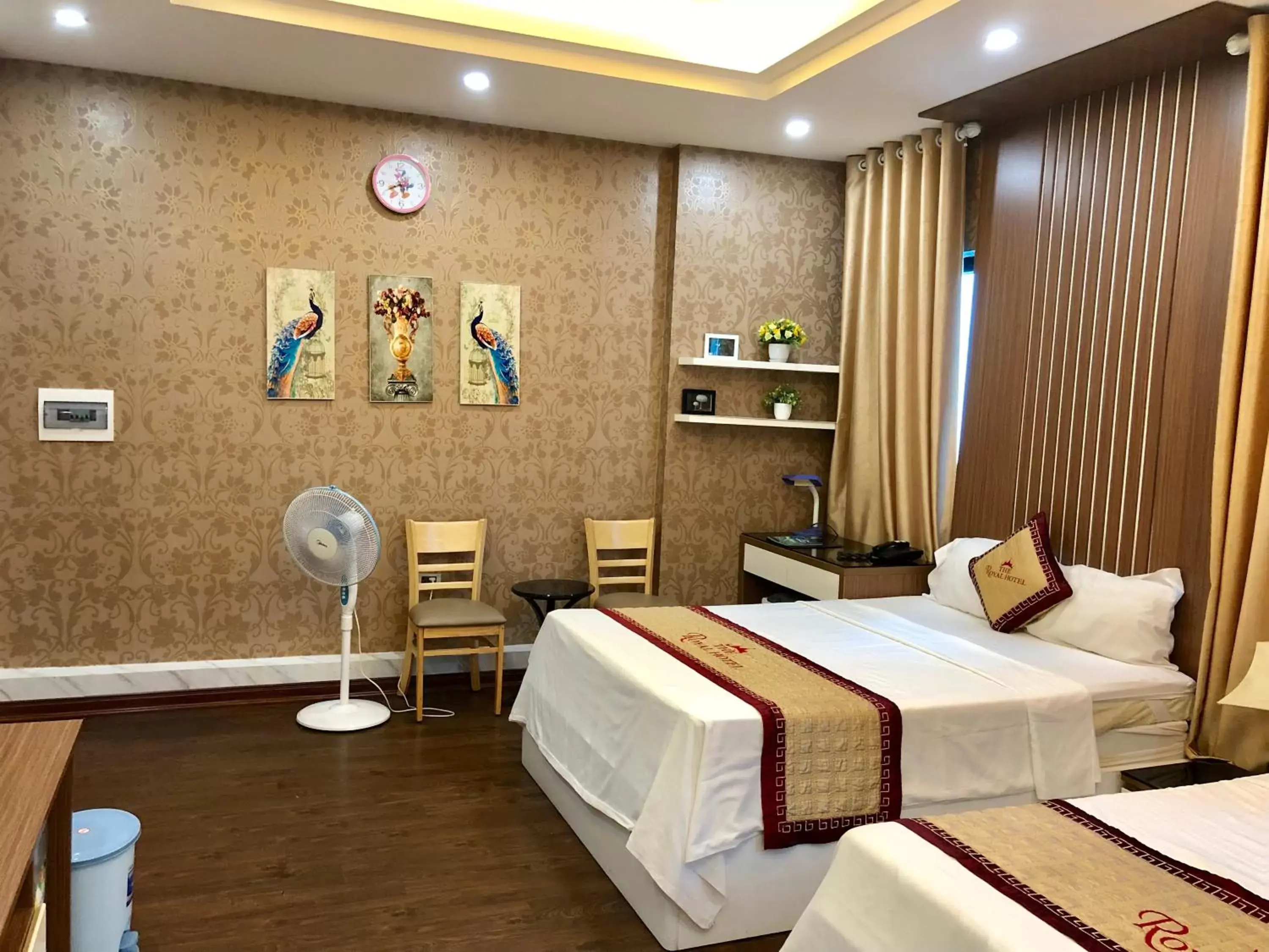 Family Room in The Royal Hotel Near West Lake Family Room in The Royal Hotel Near West Lake