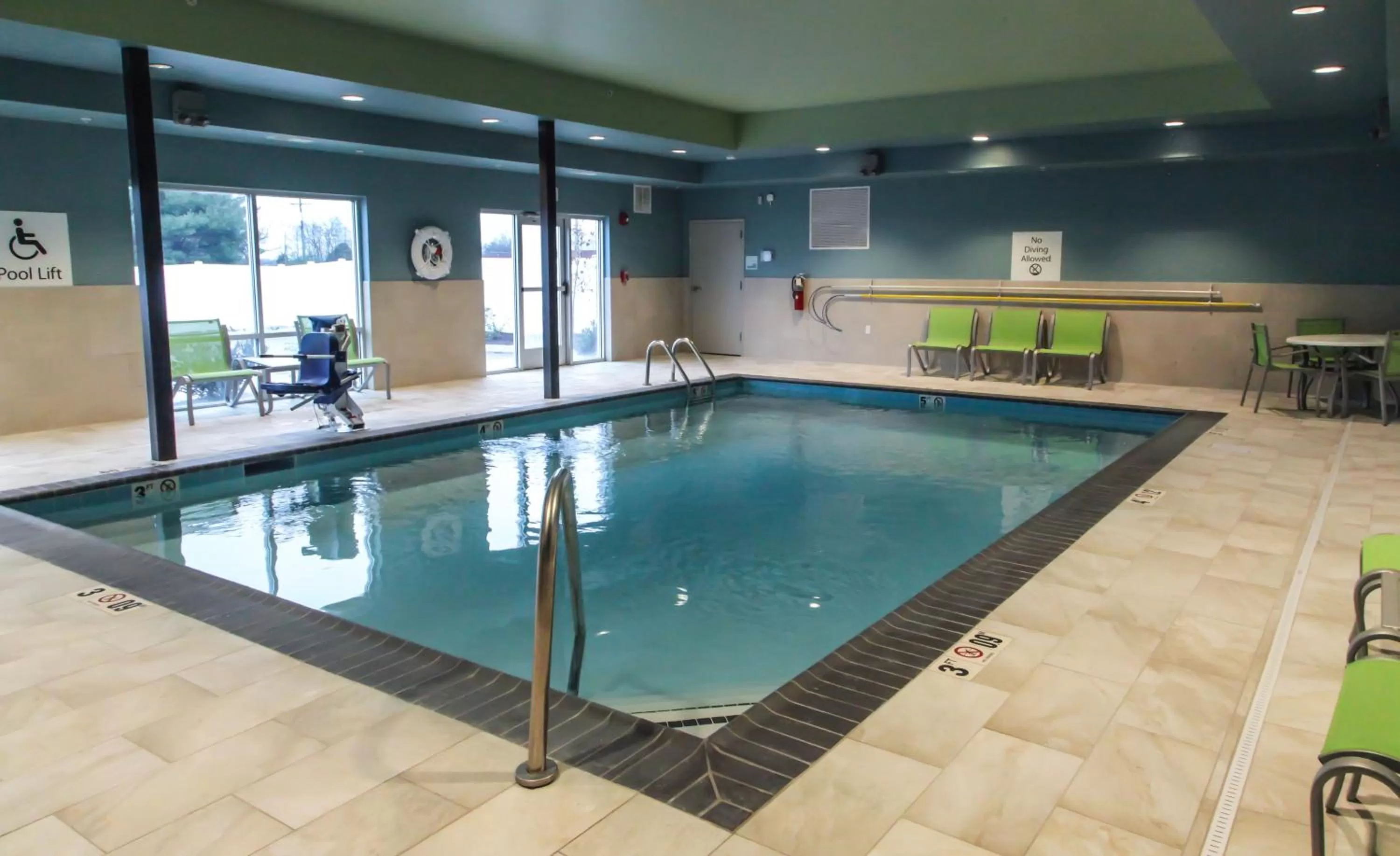 Swimming pool in Holiday Inn Express & Suites Nashville North - Springfield by IHG
