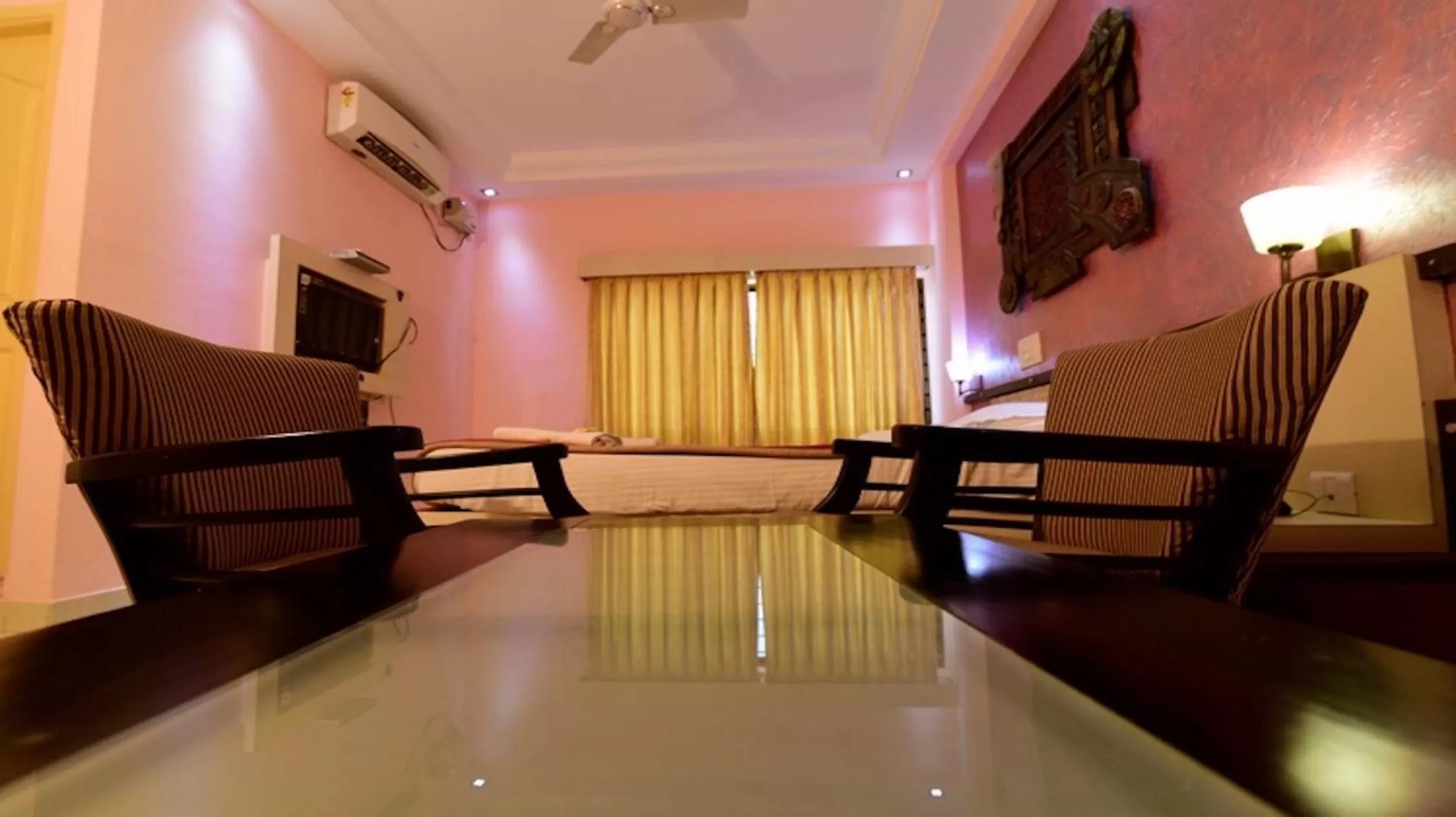 Dining area in Hotel Ashlesh Manipal