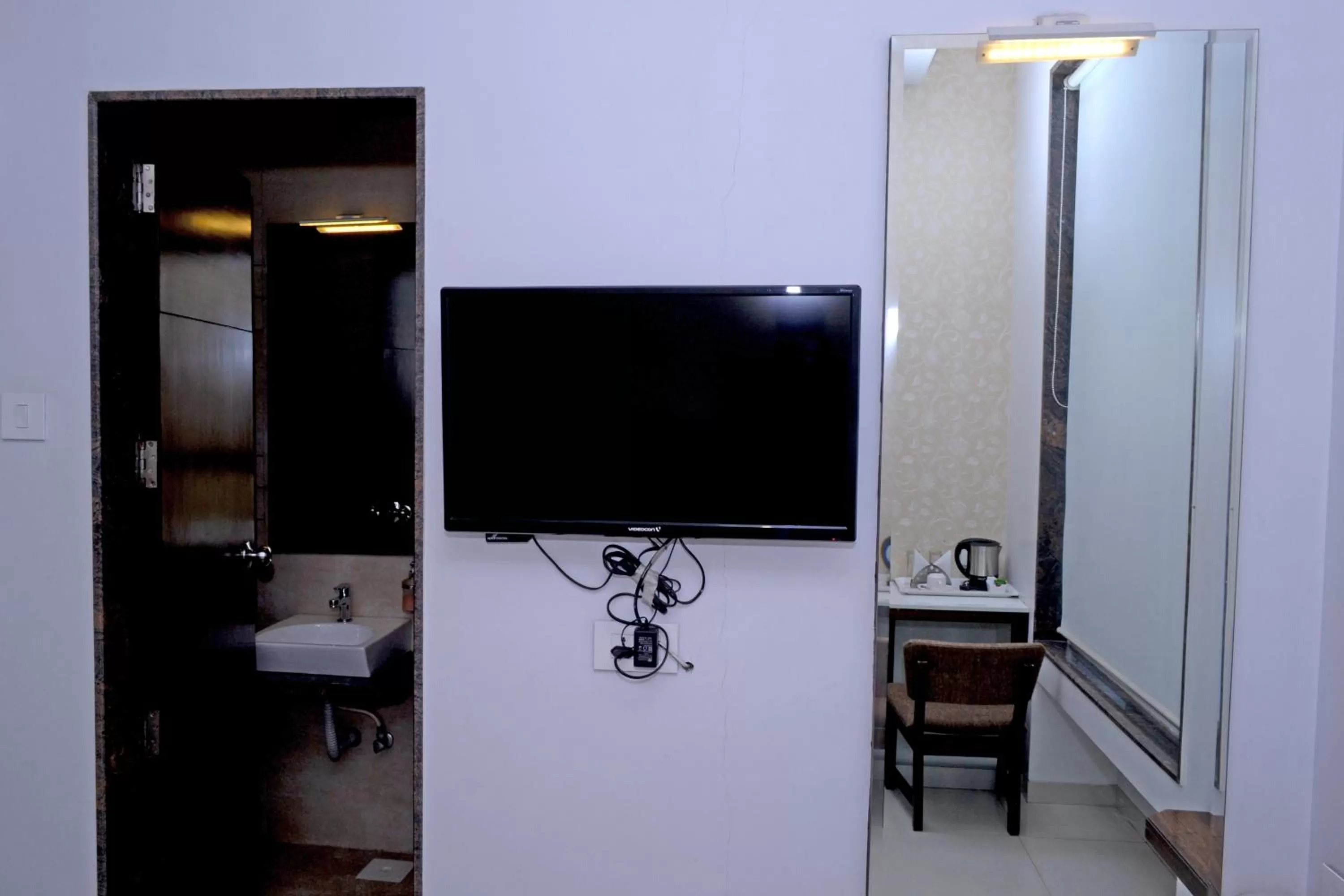 TV and multimedia in Hotel SRI SRI EXECUTIVE KOLHAPUR NEAR MAHALAXMI TEMPLE