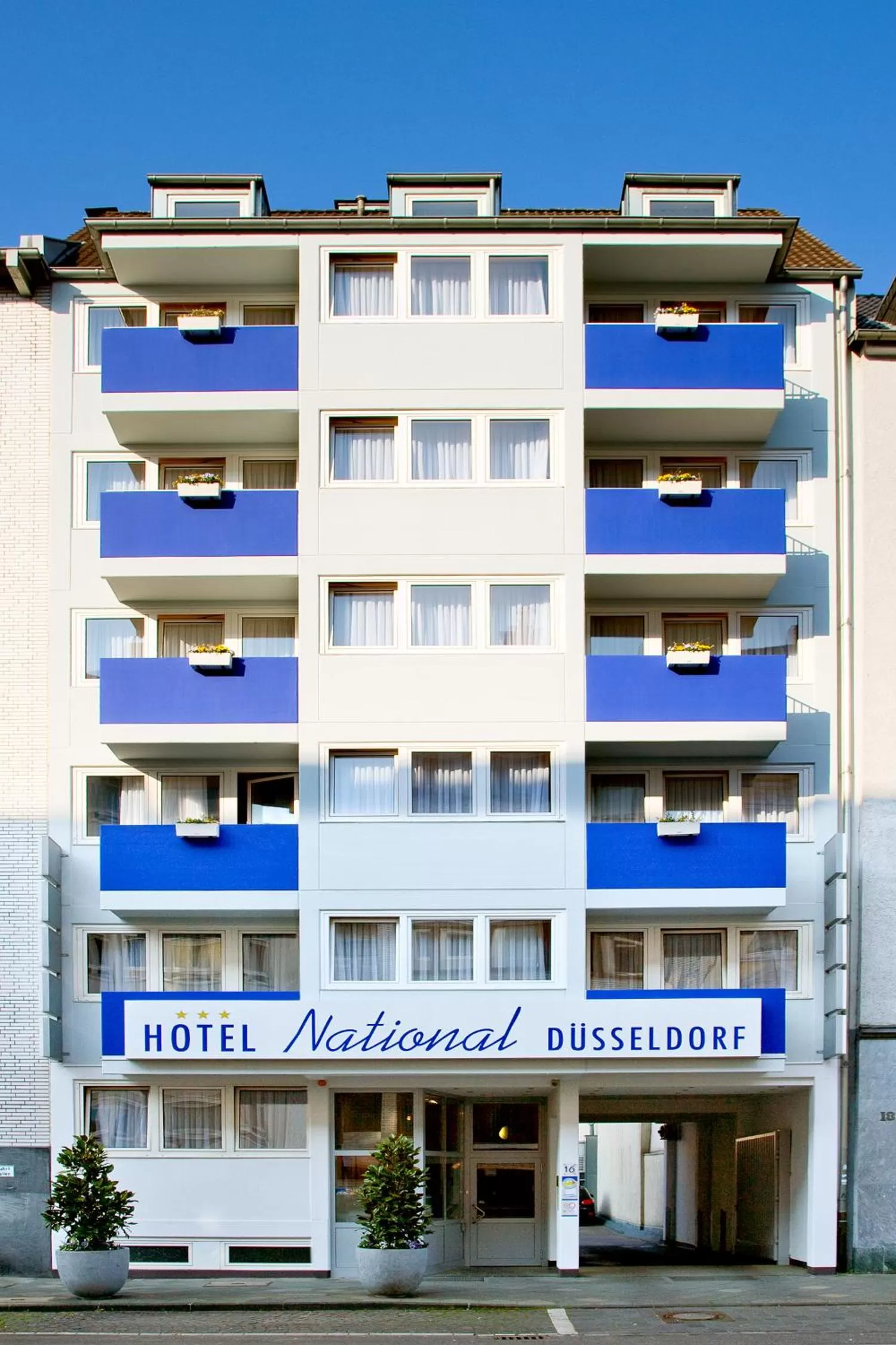 Facade/entrance in Hotel National Düsseldorf (Superior)