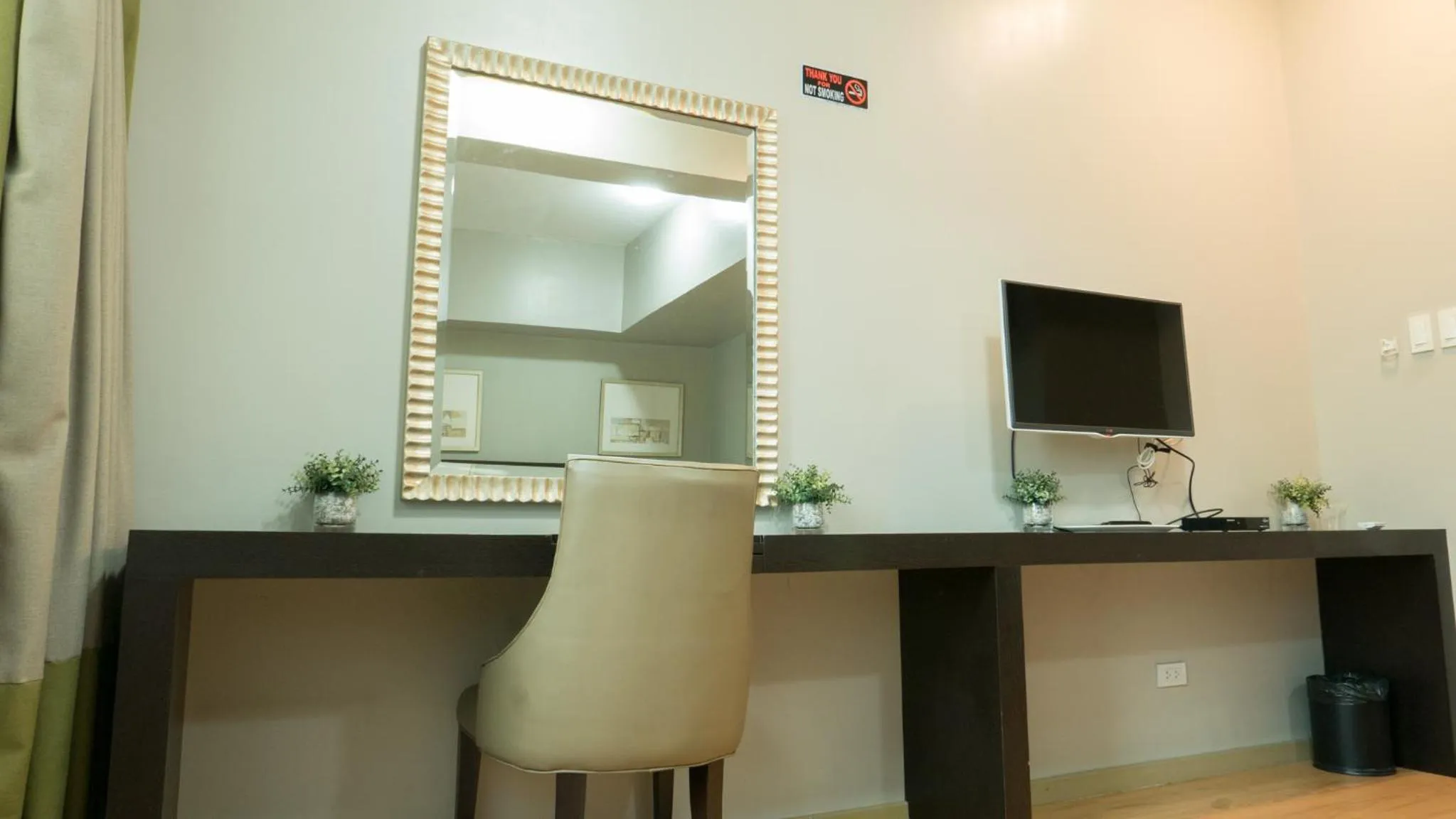 Communal lounge/ TV room in Avant Serviced Suites - Personal Concierge