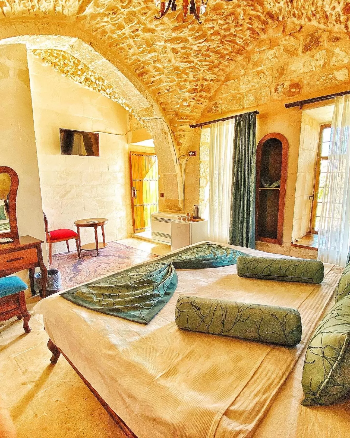 Photo of the whole room, Bed in Fairouz Konak Otel