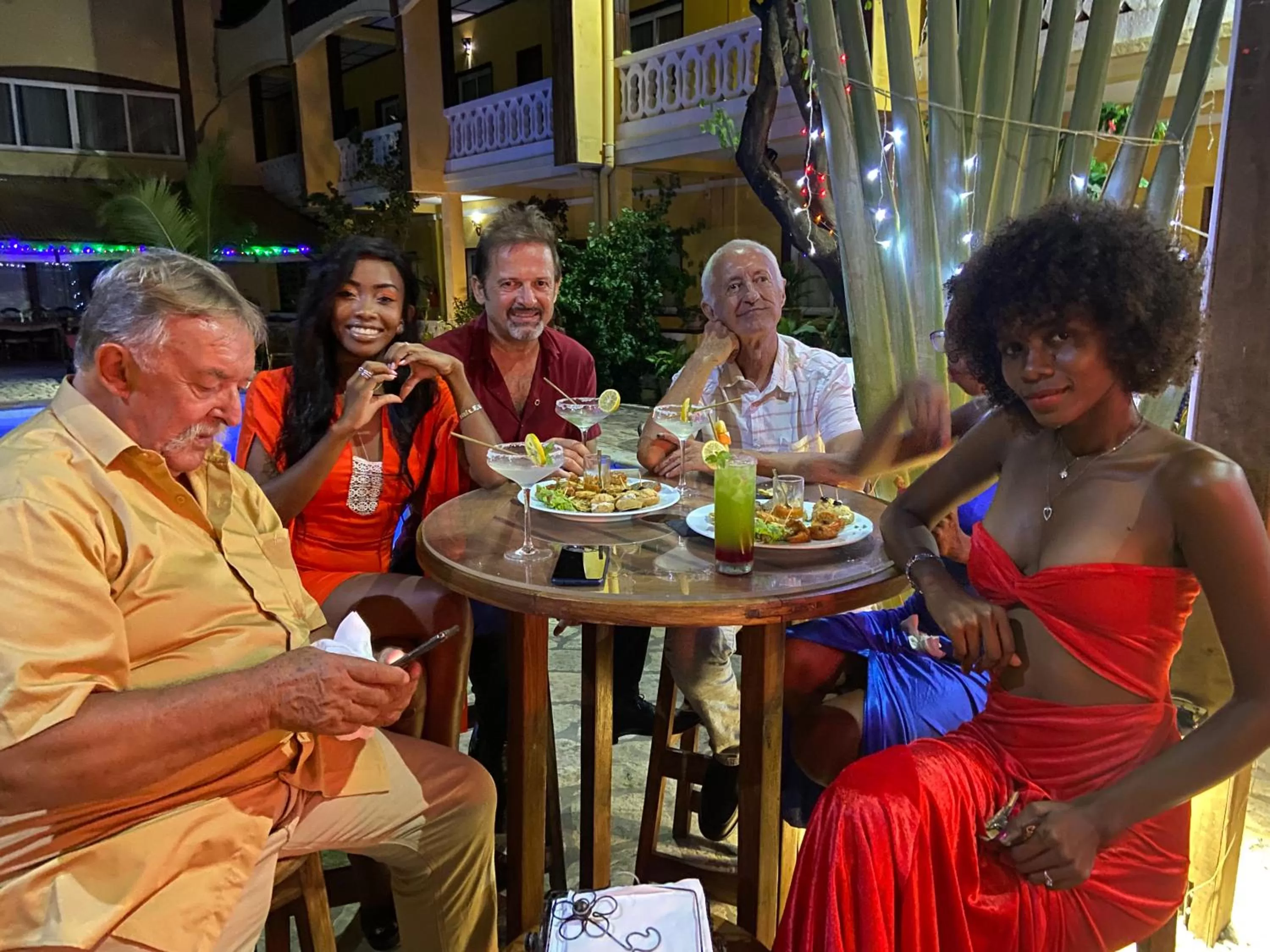 People in Hôtel Restaurant Coco Lodge Majunga