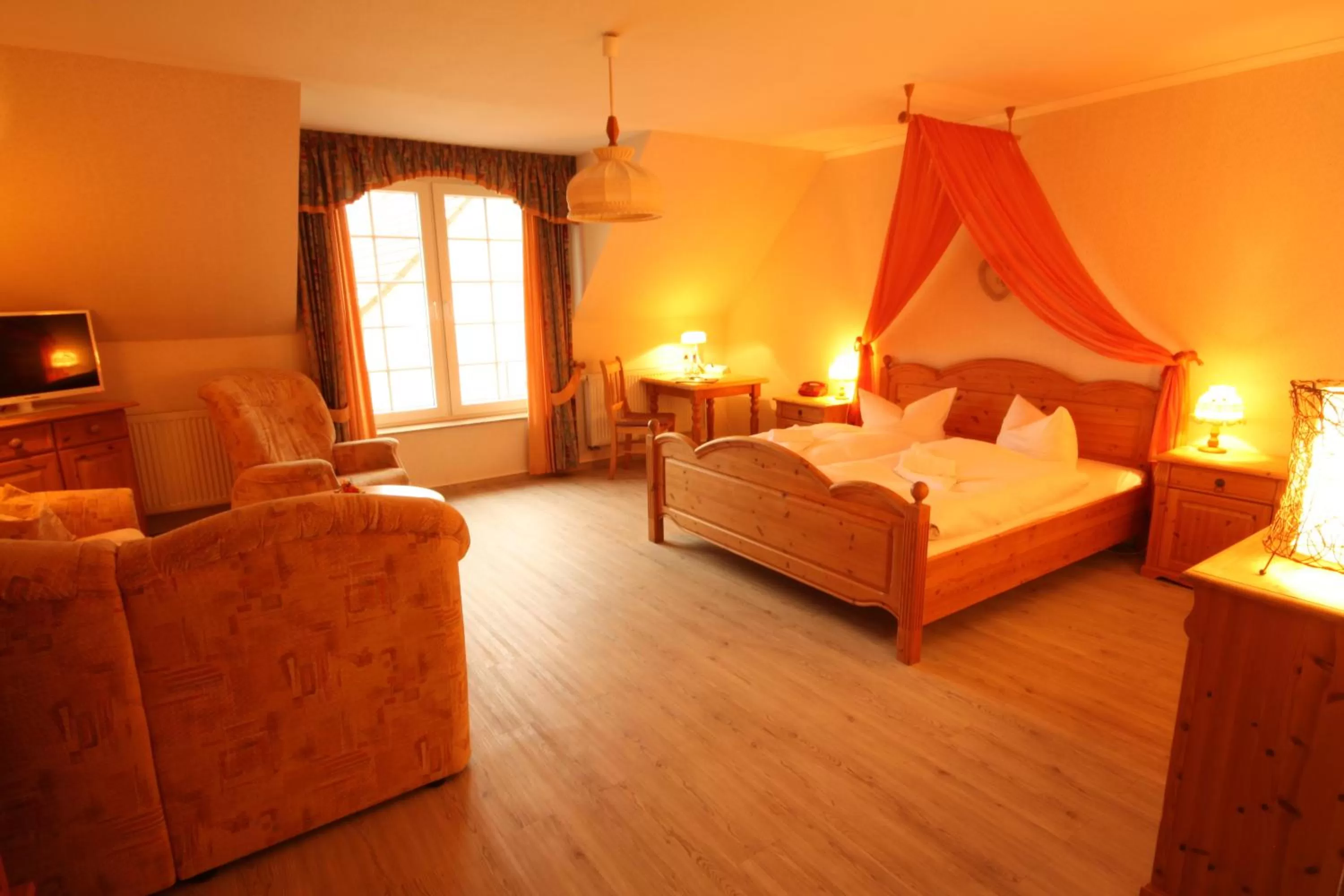 Photo of the whole room, Bed in Landgasthof Zur Goldenen Aue