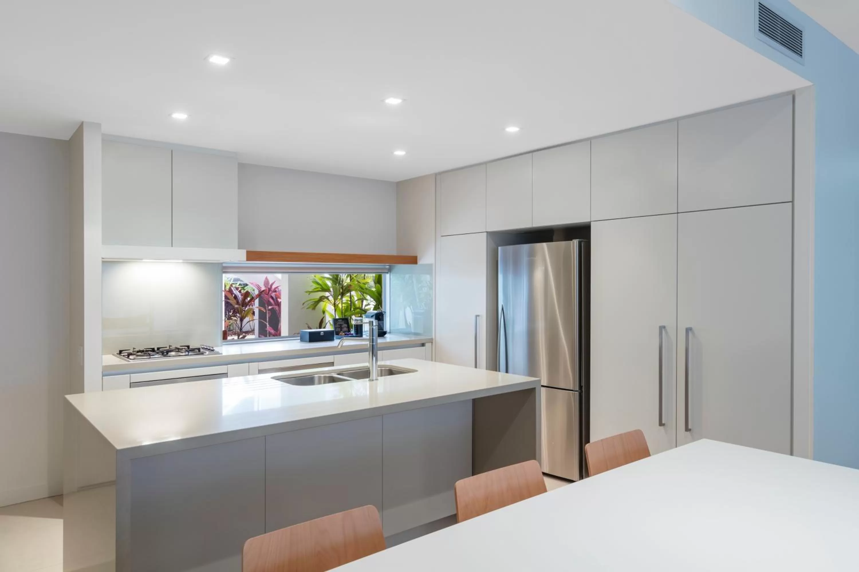 Kitchen or kitchenette, Bed in RACV Noosa Resort