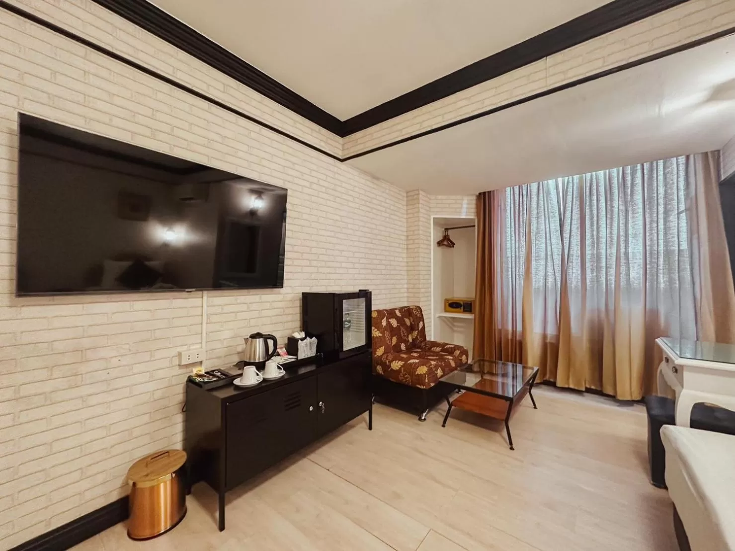 TV and multimedia in Hotel De Khuvieng