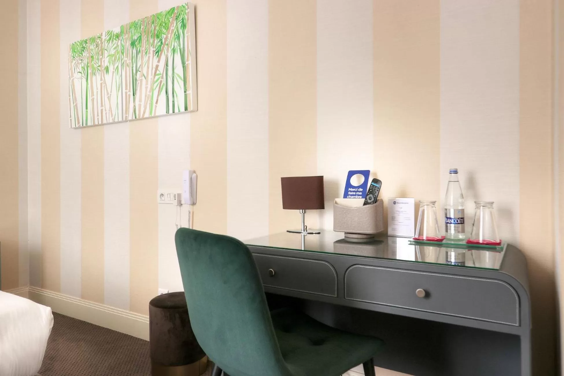 Bedroom in Best Western Hôtel Brittany La Baule Centre & Plages