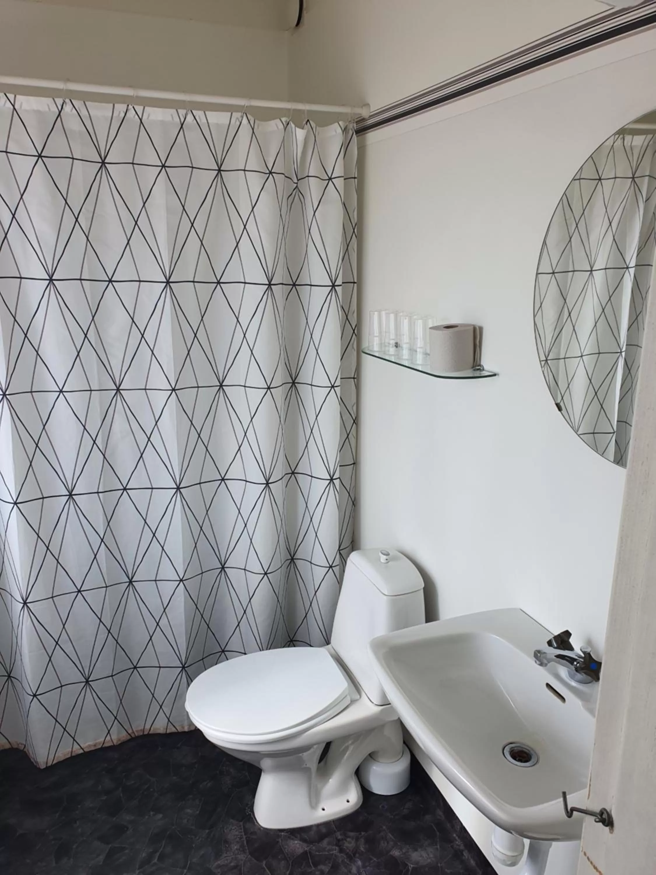 Shower in Saga Hotell