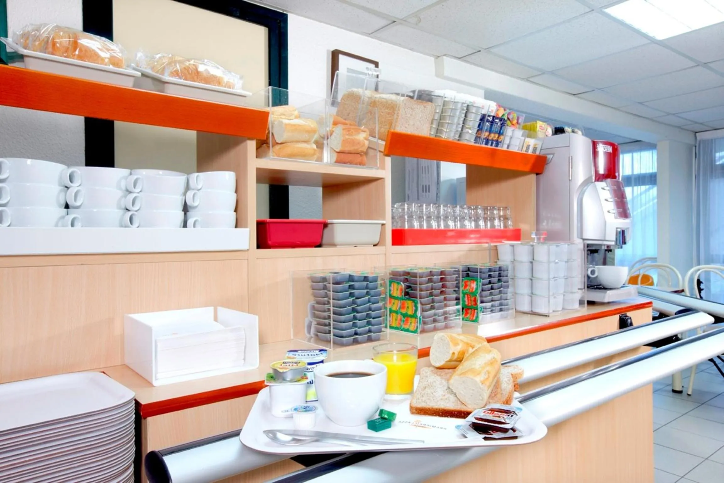 Food and drinks in Première Classe Tarbes - Bastillac