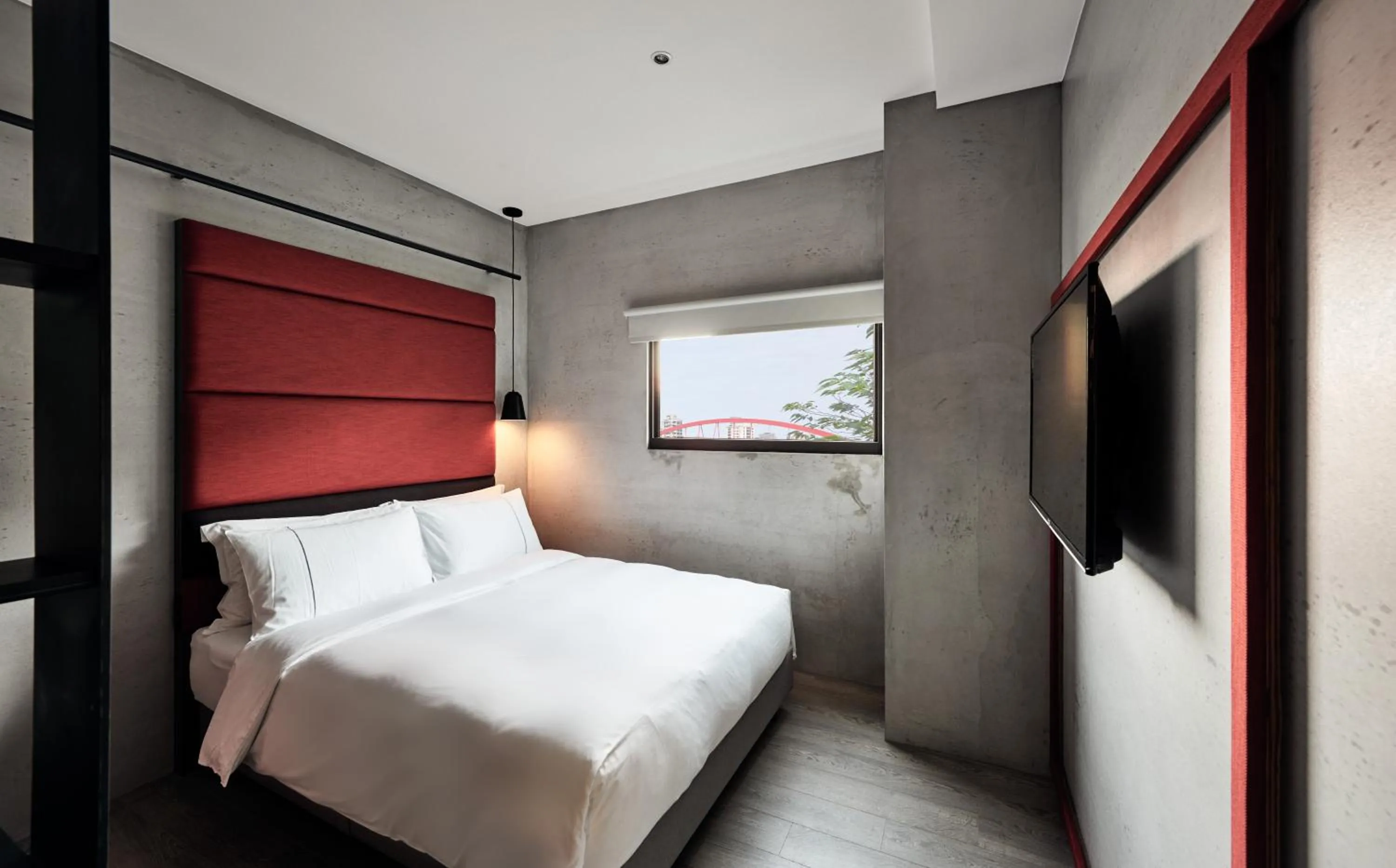 TV and multimedia, Bed in Waterfront Hotel