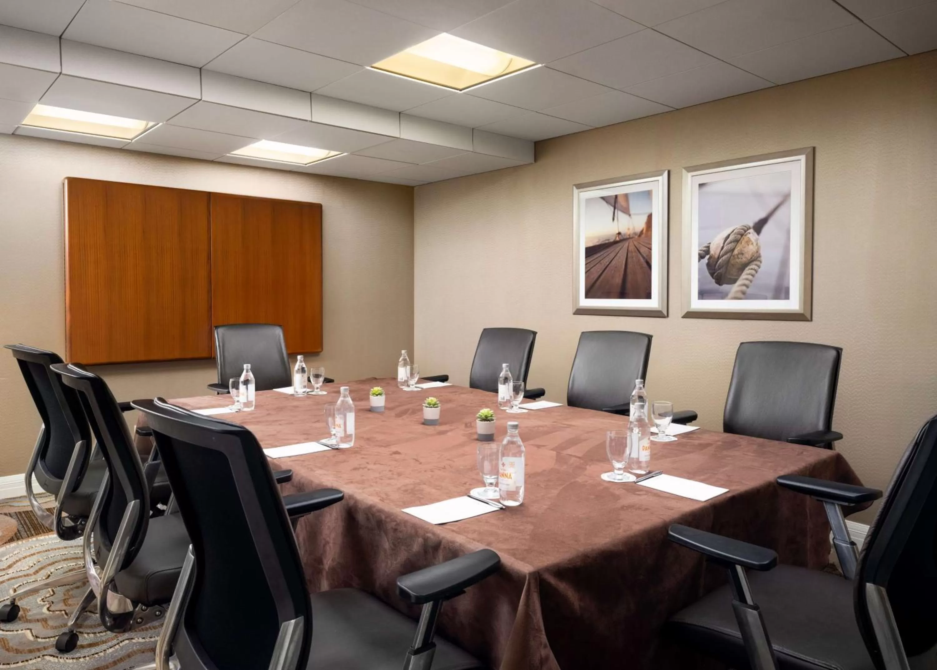 Meeting/conference room in Sonesta Redondo Beach and Marina