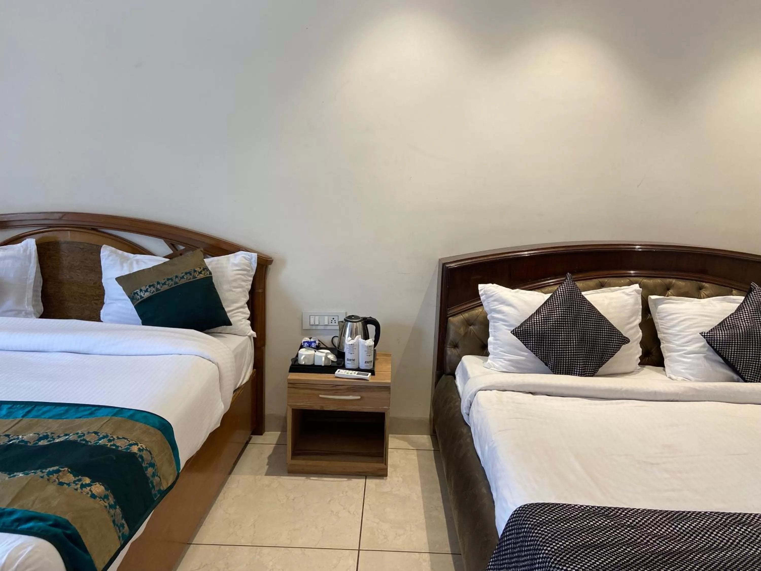 Bedroom, Bed in Hotel Exotic - 5 min walk from Golden Temple