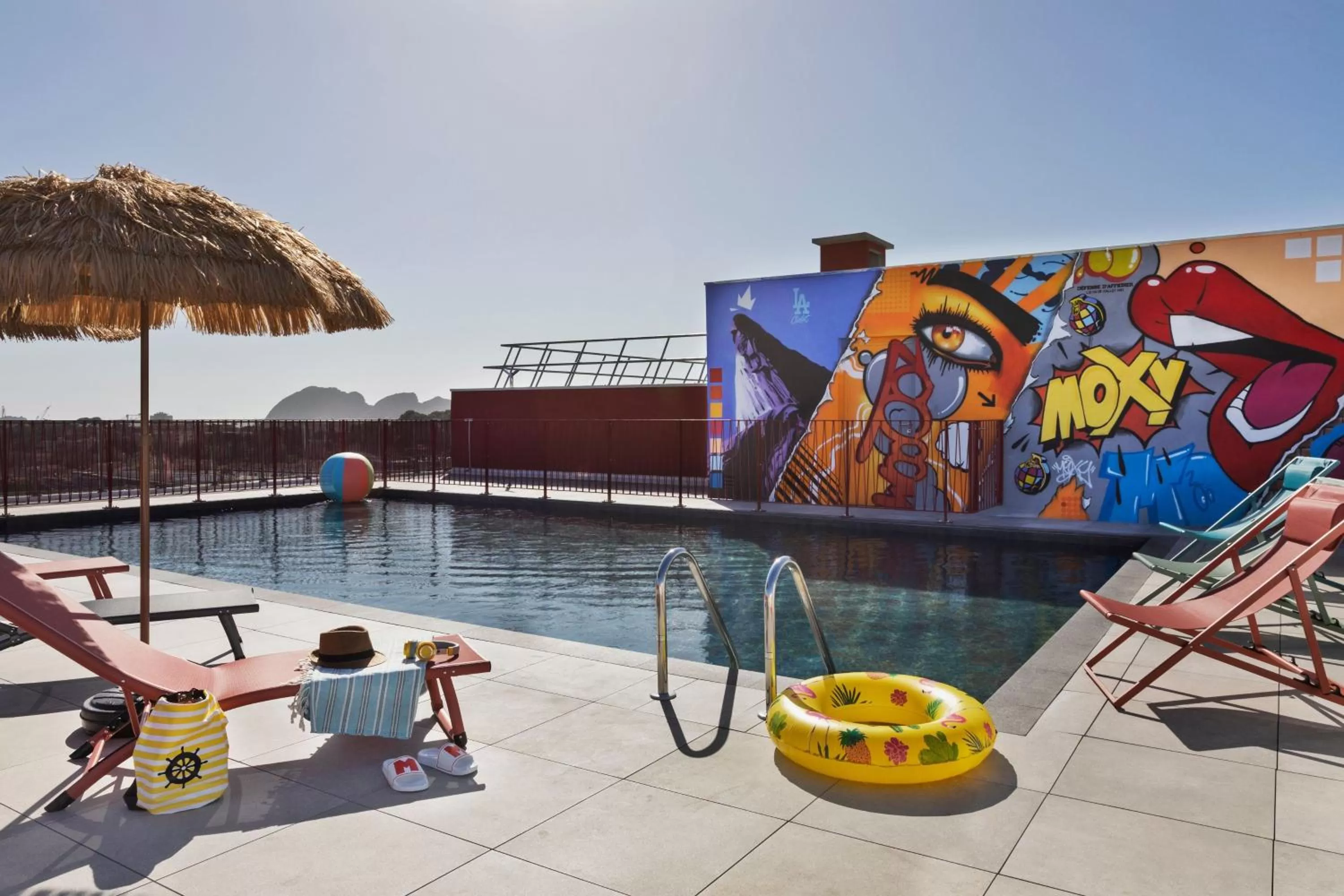Swimming pool in Moxy La Ciotat