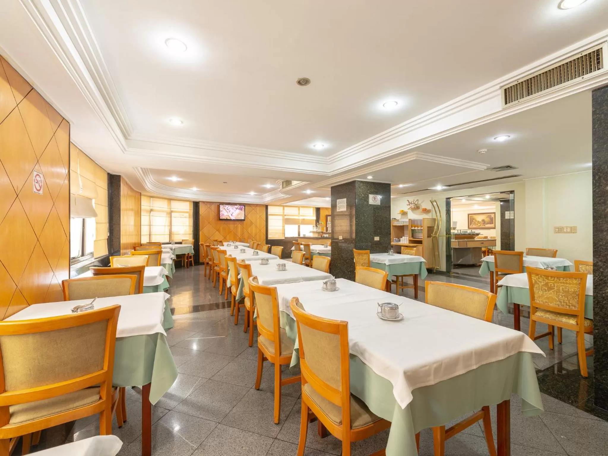 Restaurant/places to eat in Real Castilha Hotel