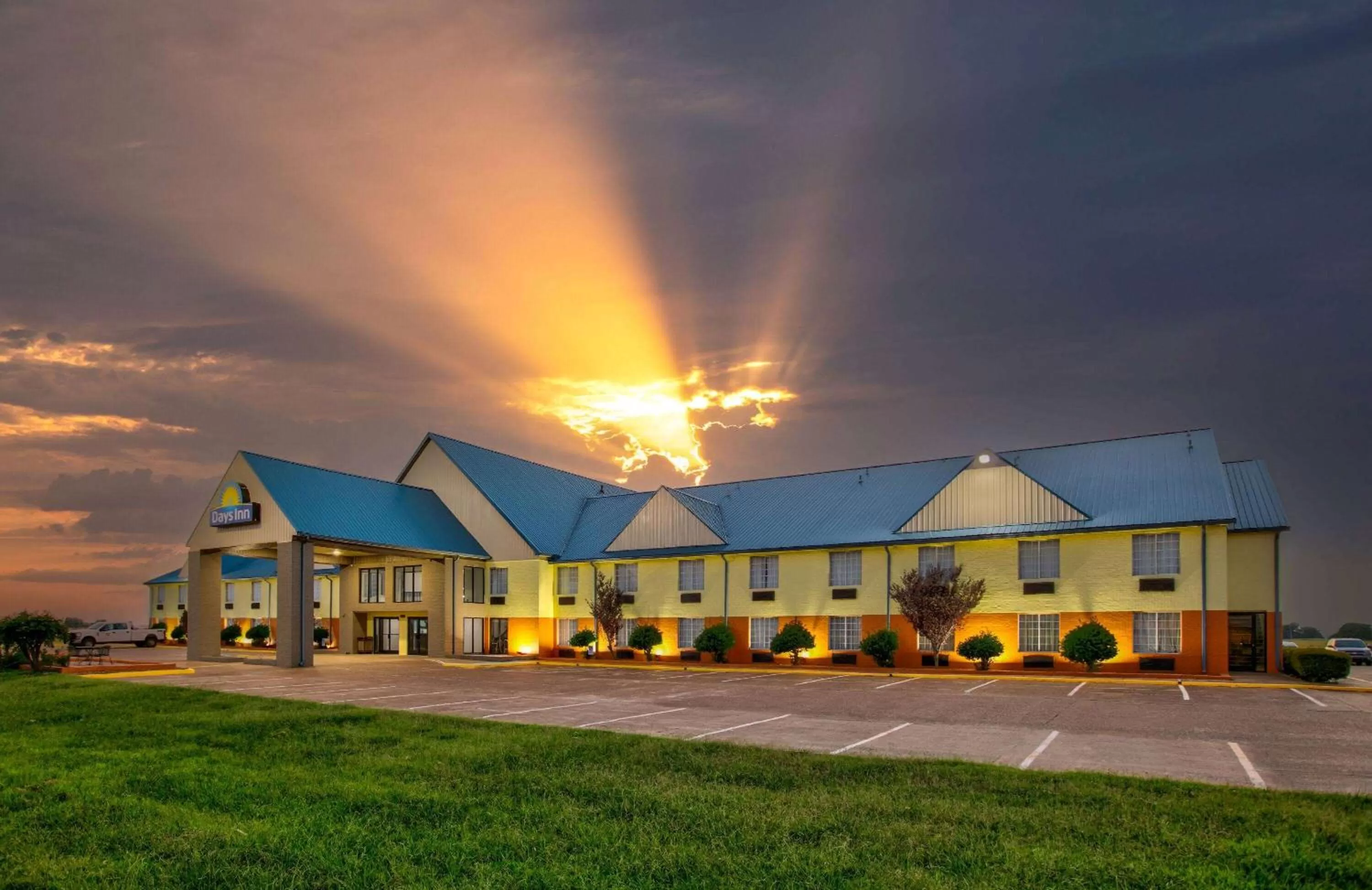Property building in Days Inn by Wyndham Tunica Resorts
