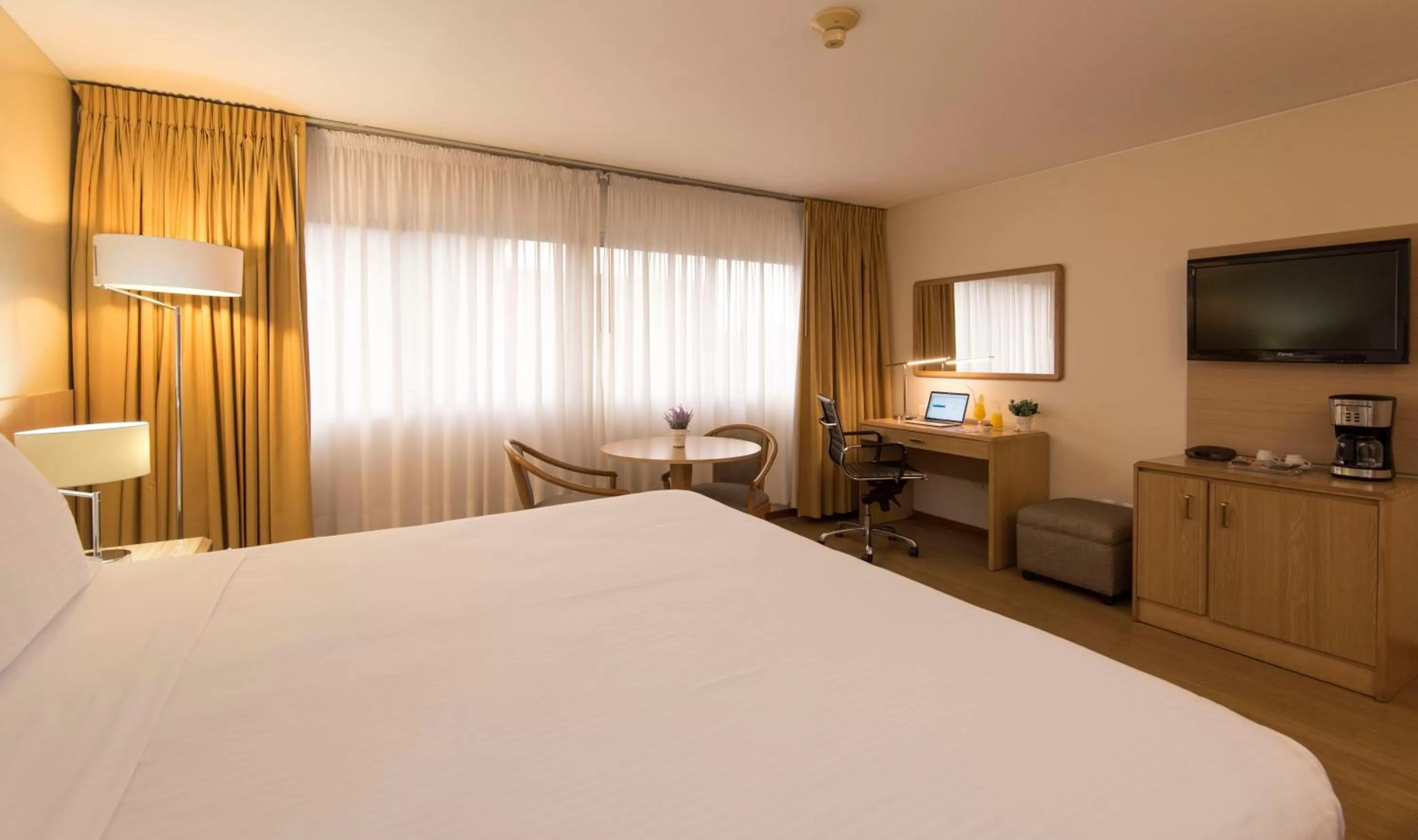 Photo of the whole room, Bed in Holiday Inn Montevideo by IHG