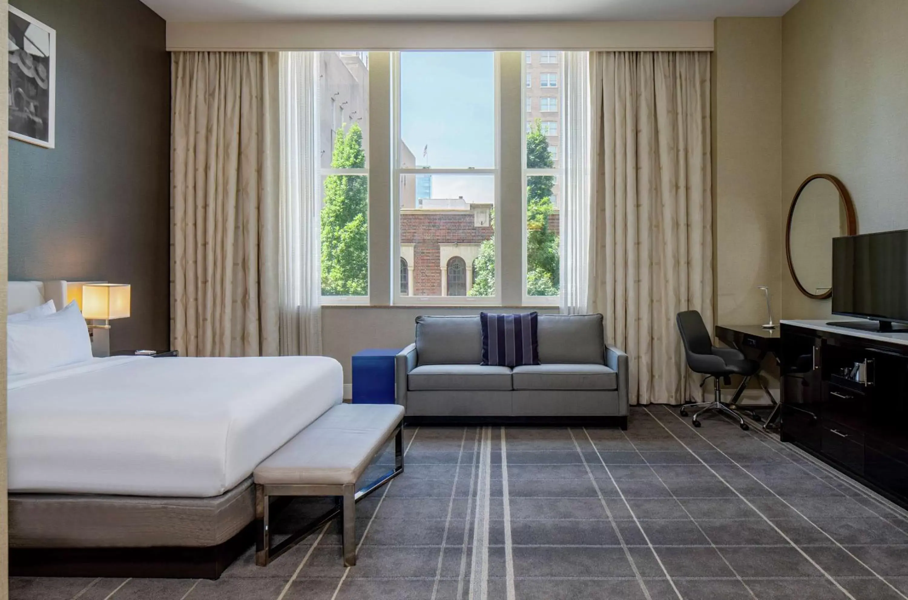 King Room - Hearing Access in Hilton Richmond Downtown King Room - Hearing Access in Hilton Richmond Downtown