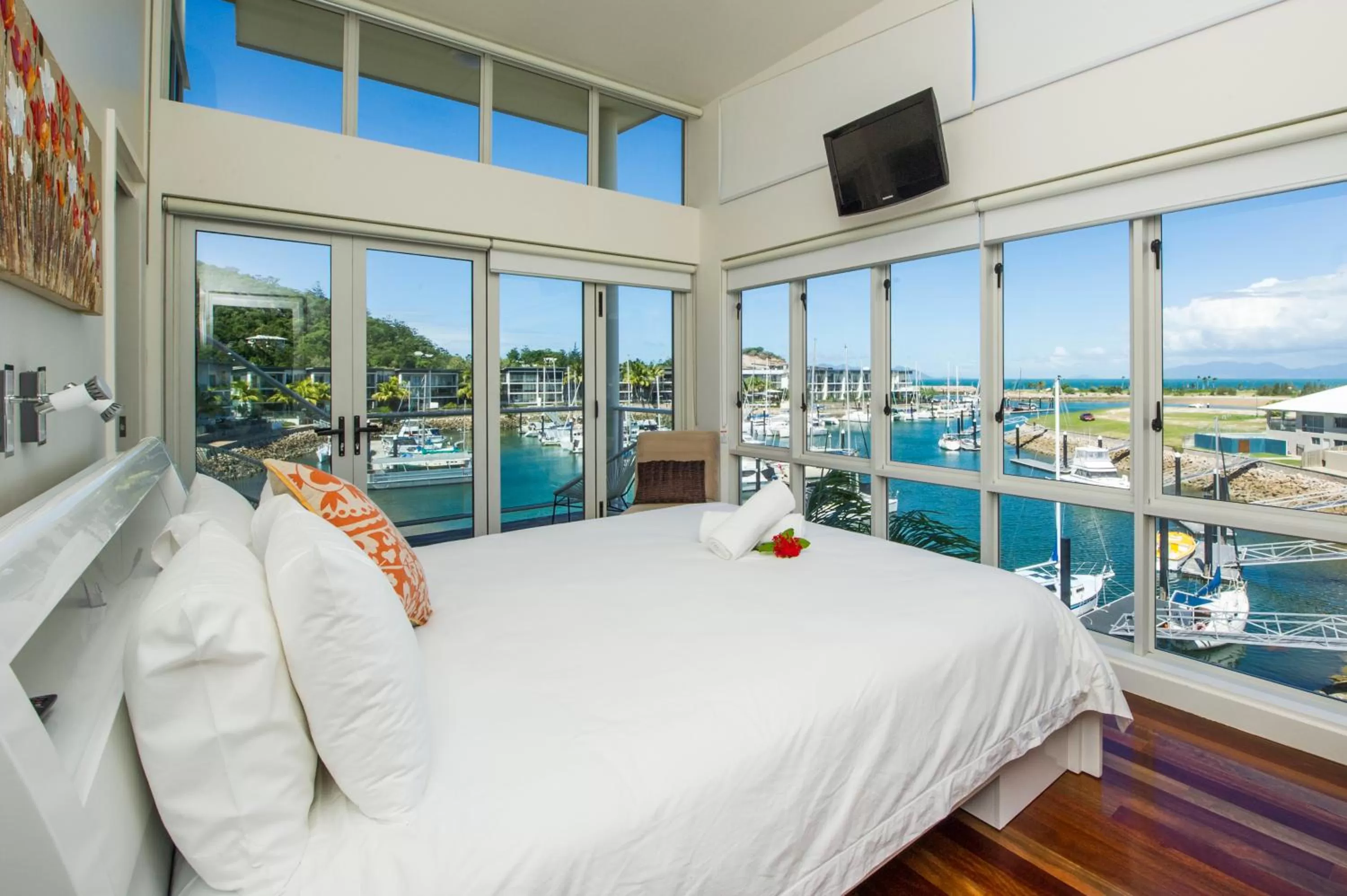 Beachside Magnetic Harbour Apartments