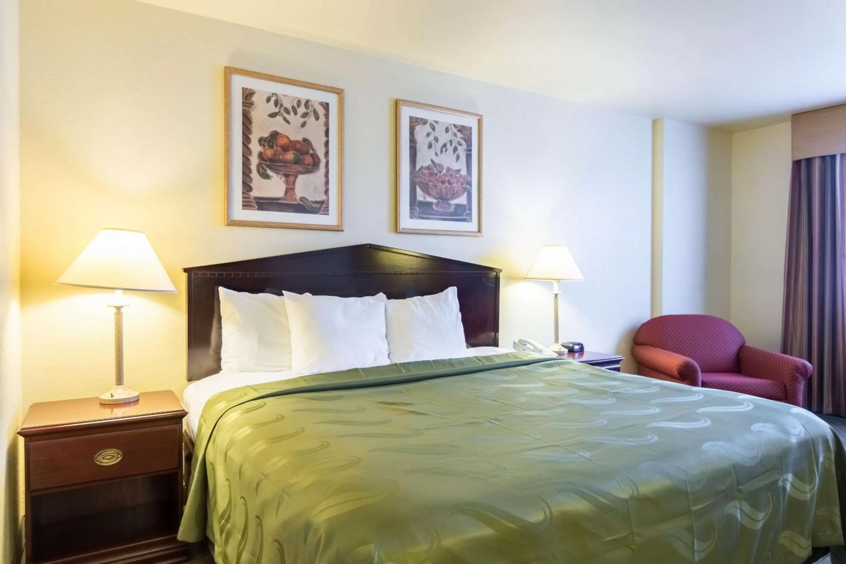 Photo of the whole room, Bed in Quality Inn & Suites Alma I-40