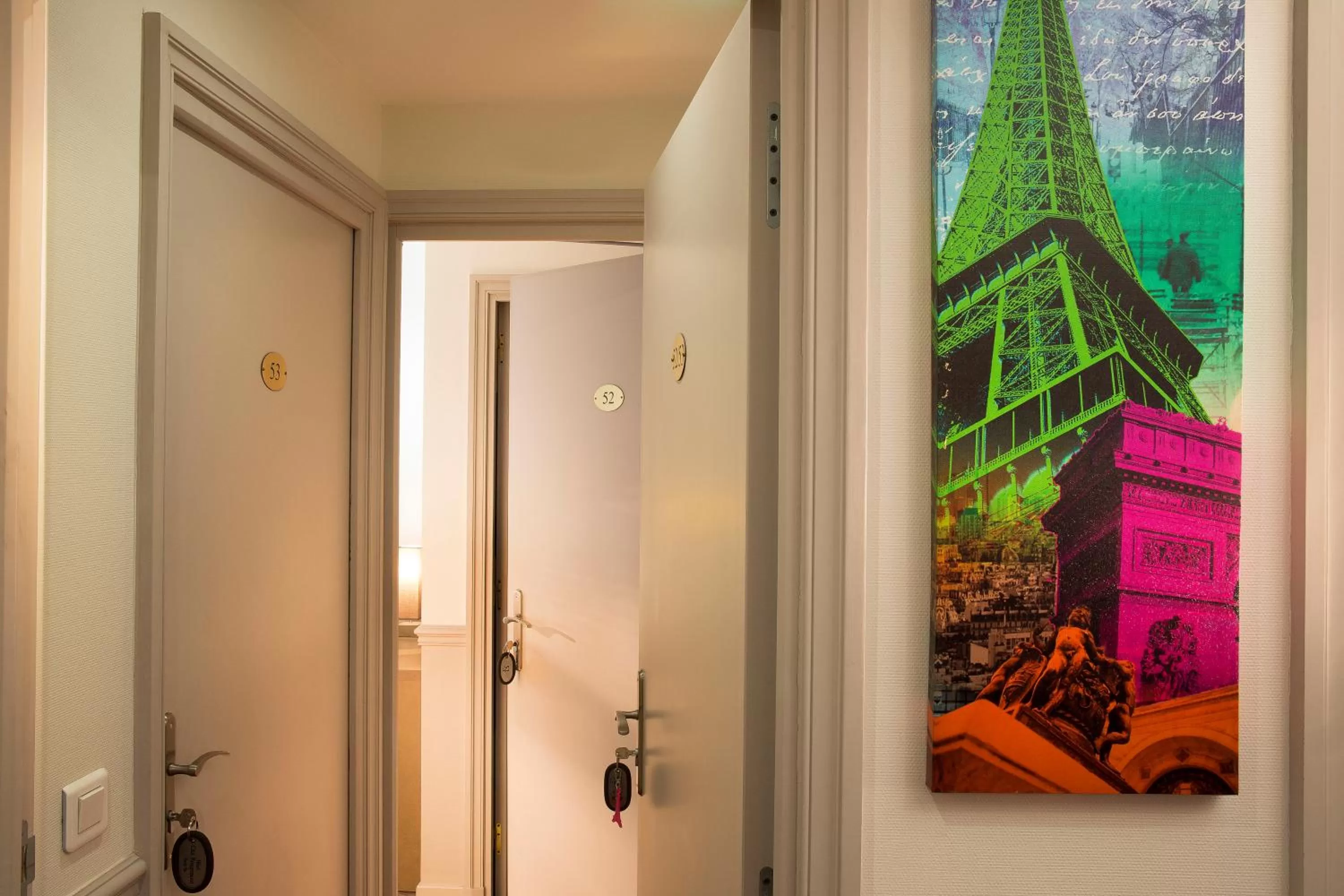 2 Connecting Rooms in Hotel De La Cite Rougemont
