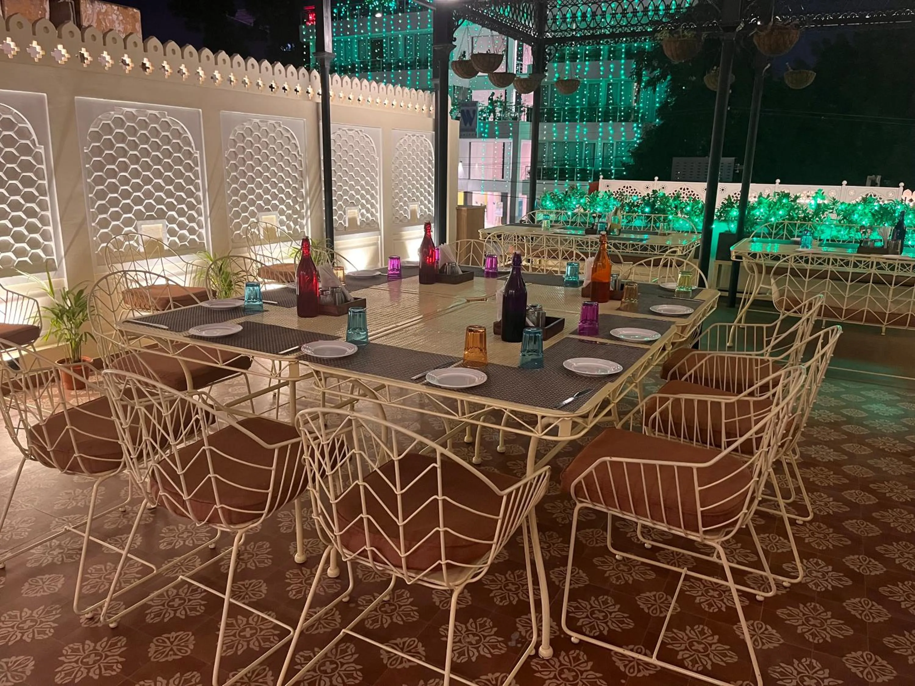 Restaurant/places to eat in Ratnawali – A Vegetarian Heritage Hotel