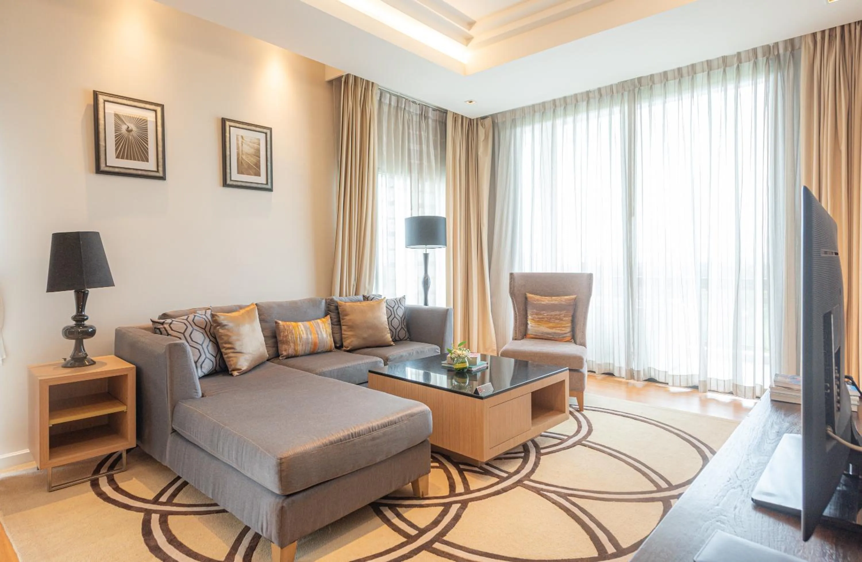 Living room in Summit Windmill Golf Suite Hotel at Suvarnabhumi