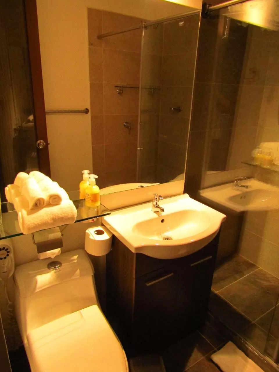 Toilet, Bathroom in Hotel Bambu Inn