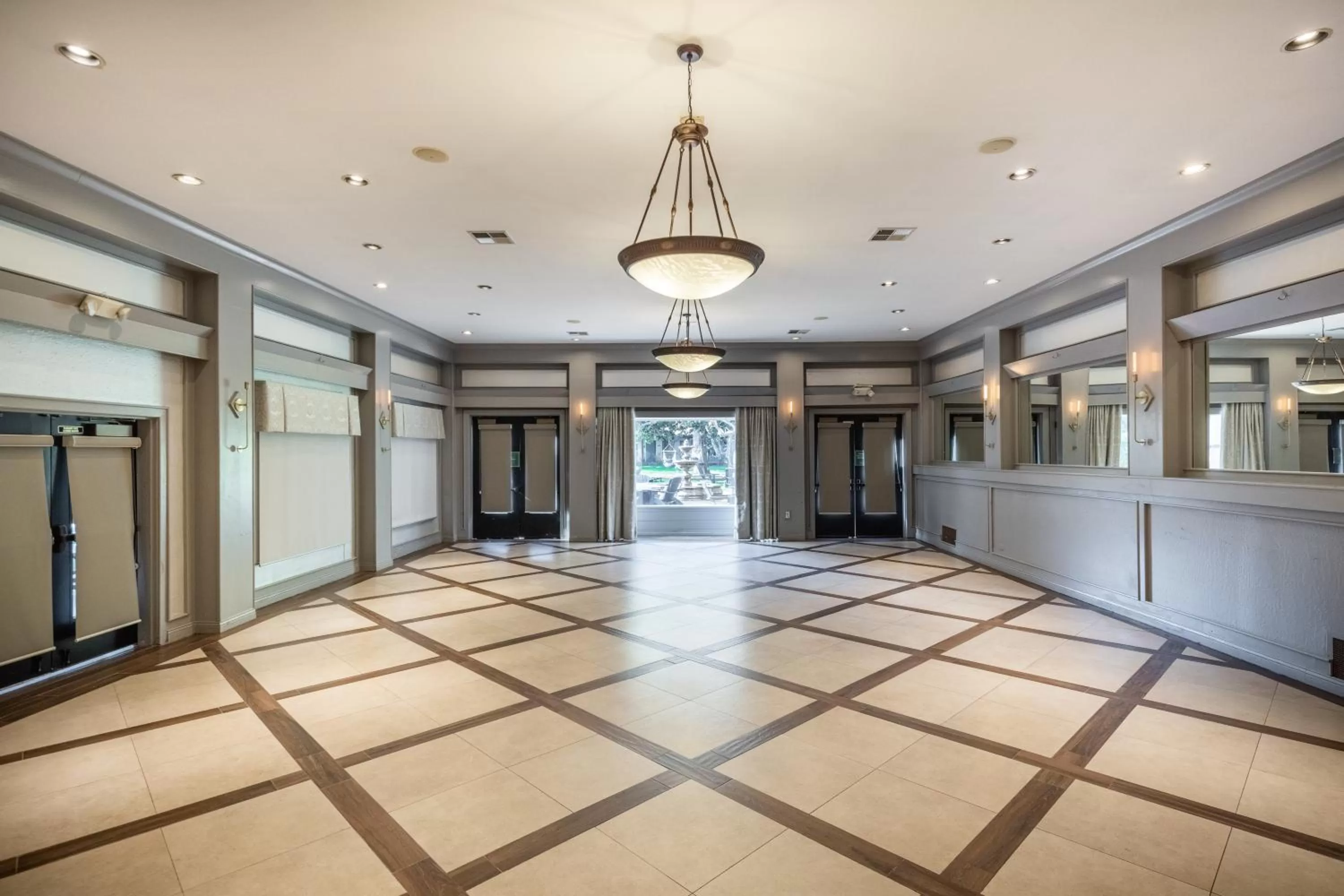 Banquet/Function facilities in Inn Marin and Suites, an Ascend Collection Hotel