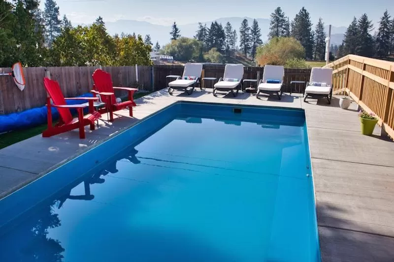 Swimming pool in Salish B&B and Spa