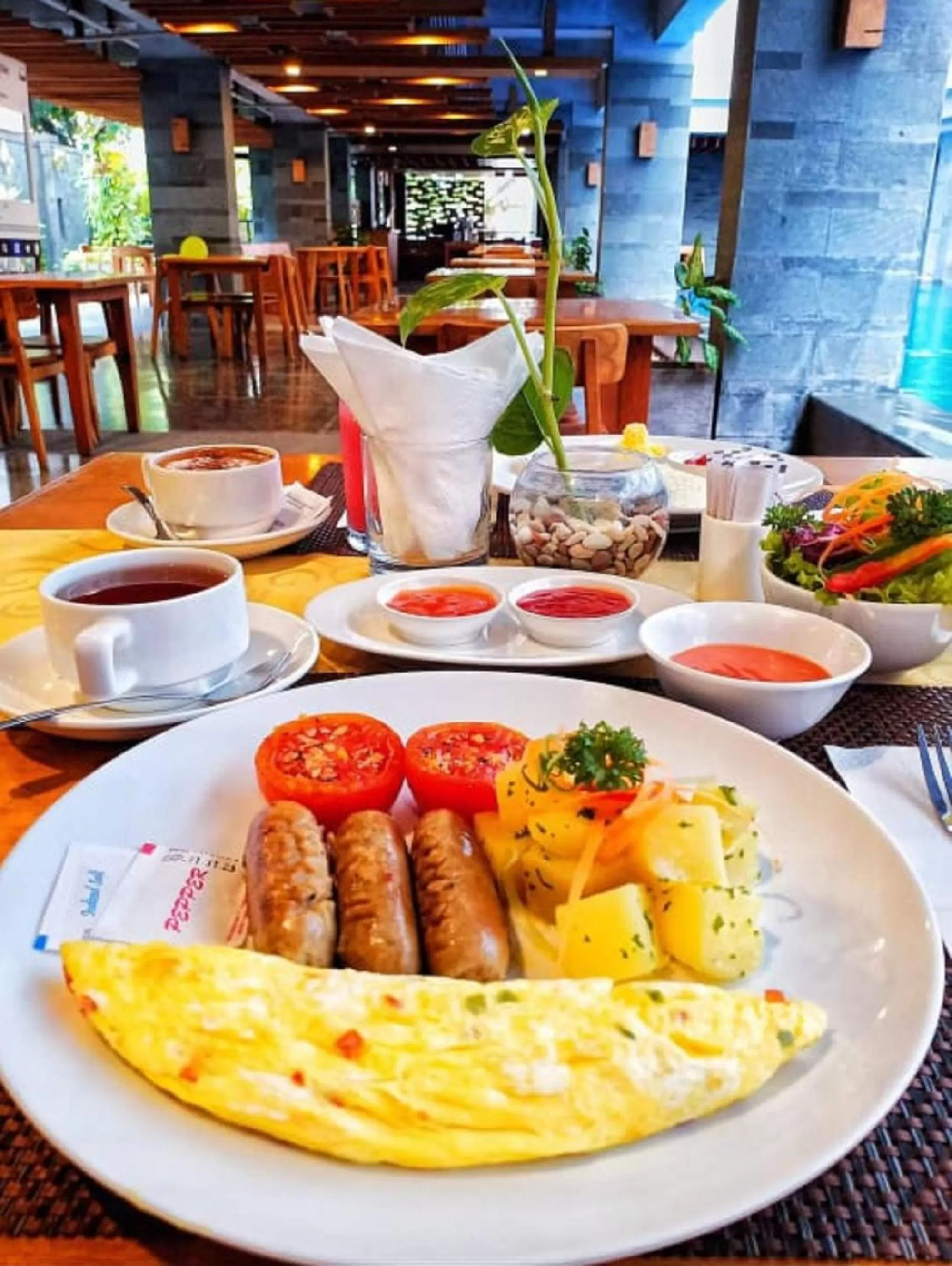 Food and drinks in Swiss-Belexpress Kuta Legian