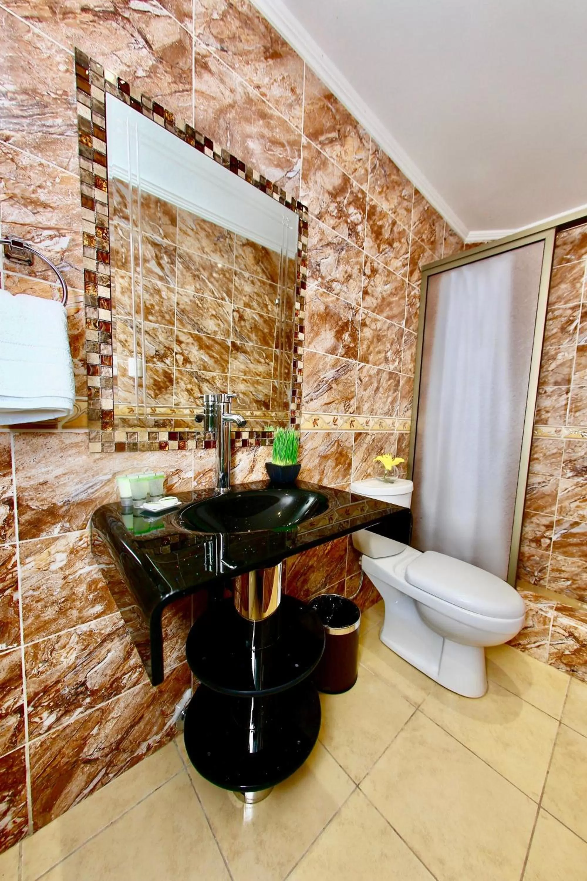 Shower, Bathroom in Yakana Hotel