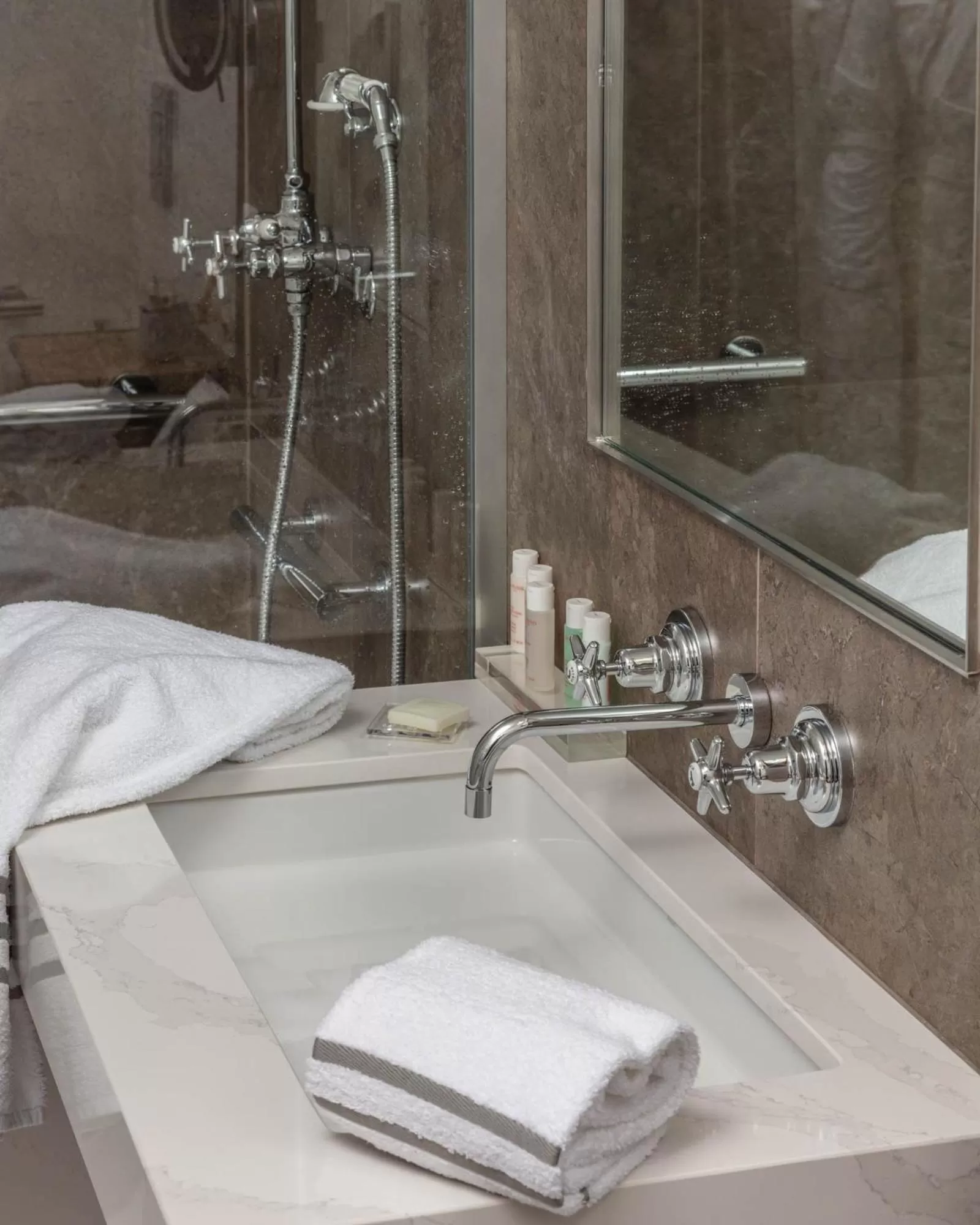 Shower, Bathroom in Hôtel Lancaster Paris Champs-Elysées