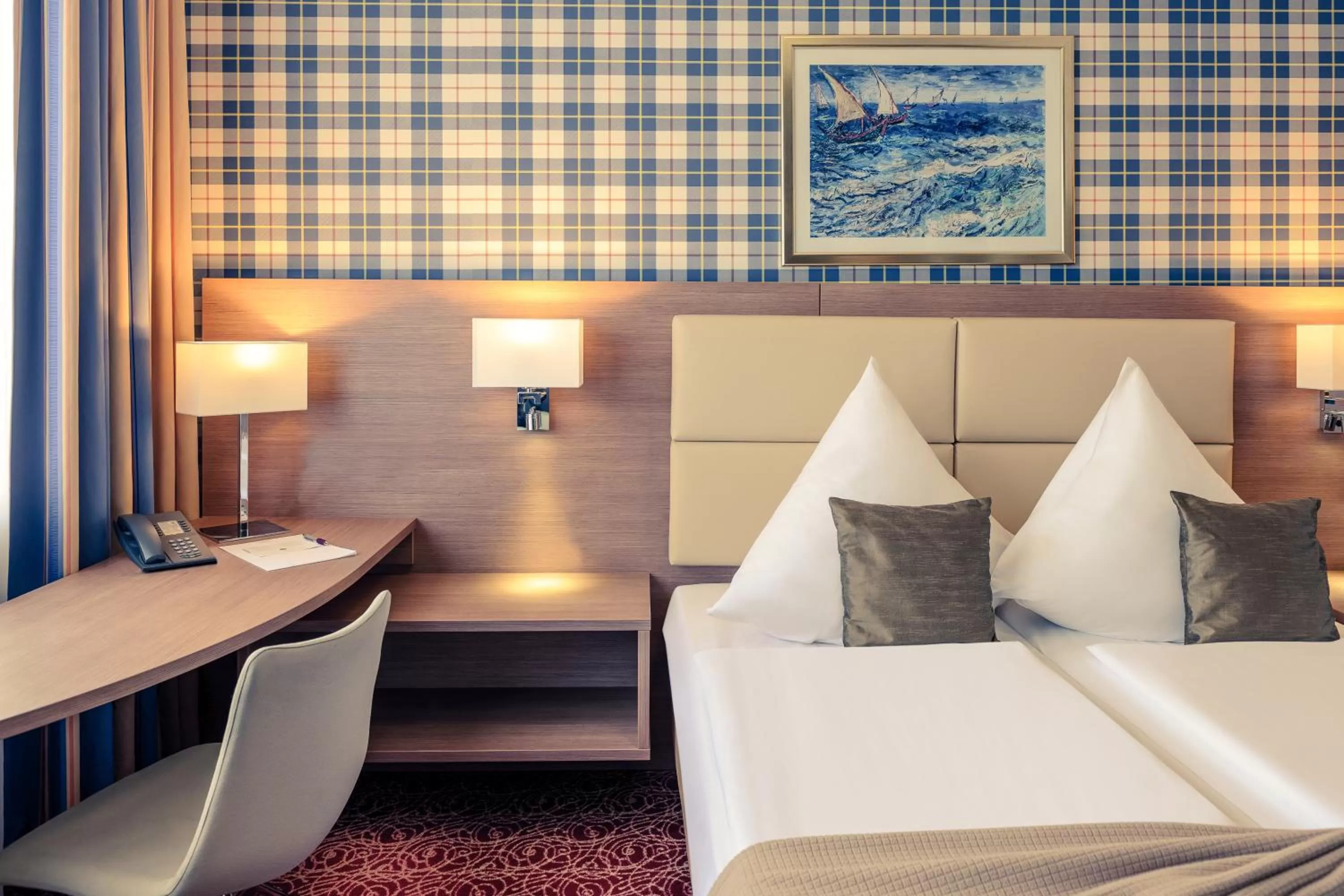 Photo of the whole room, Bed in Mercure Hotel Kaiserhof City Center