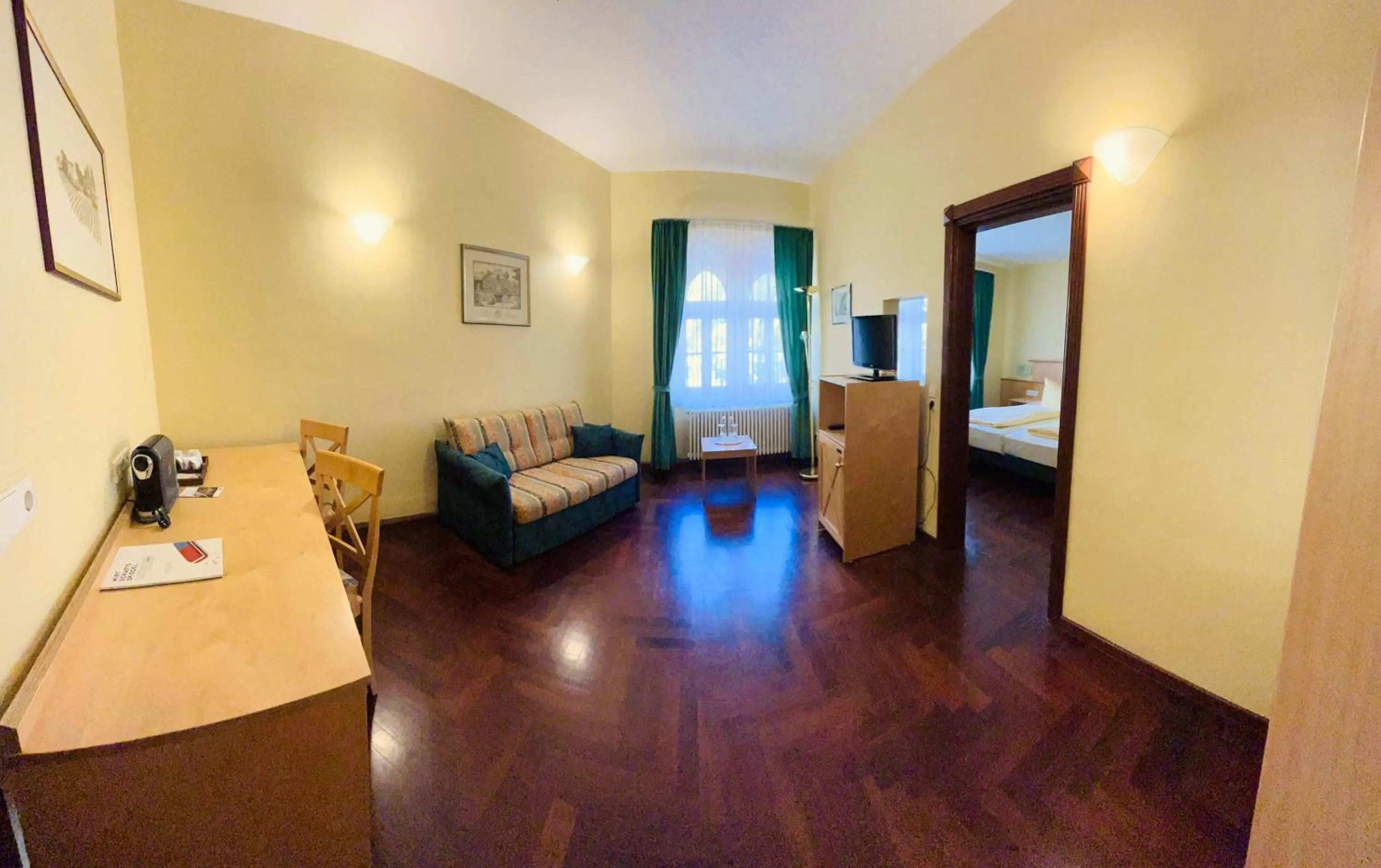 Photo of the whole room, Bed in Hotel Hoepfner Burghof