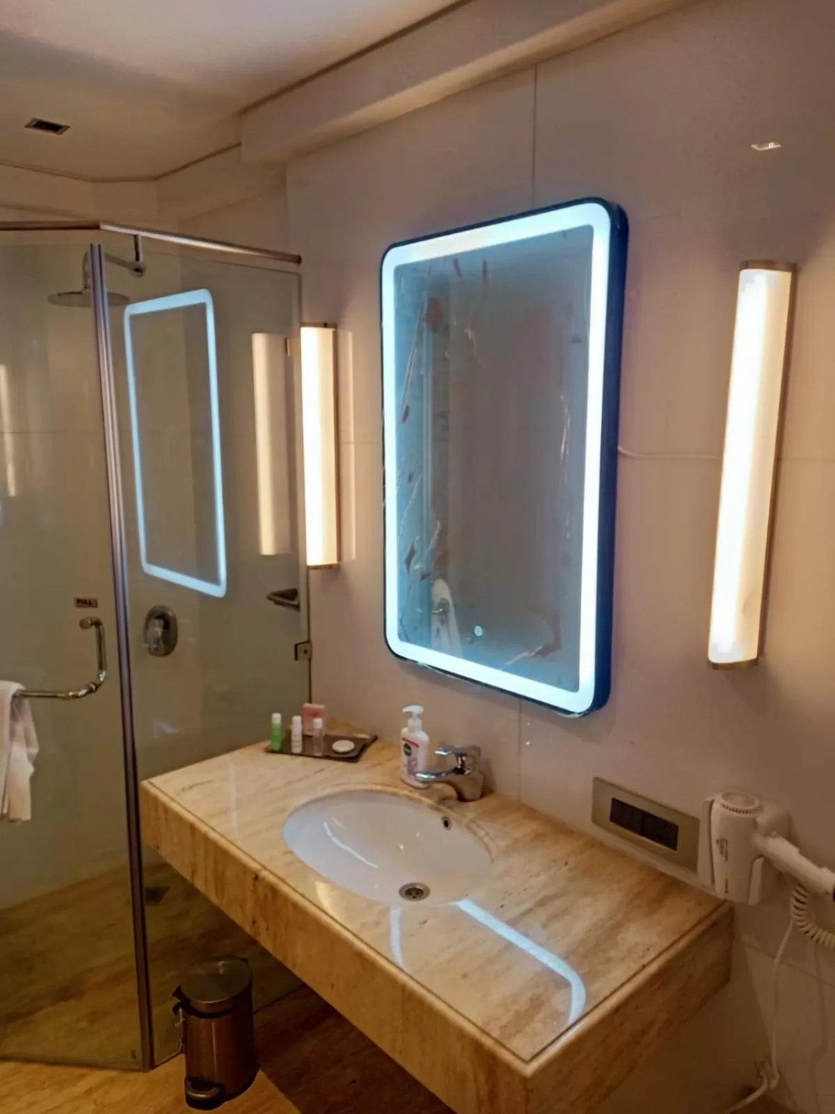 Bathroom in Mirage Hotel, Mumbai International Airport