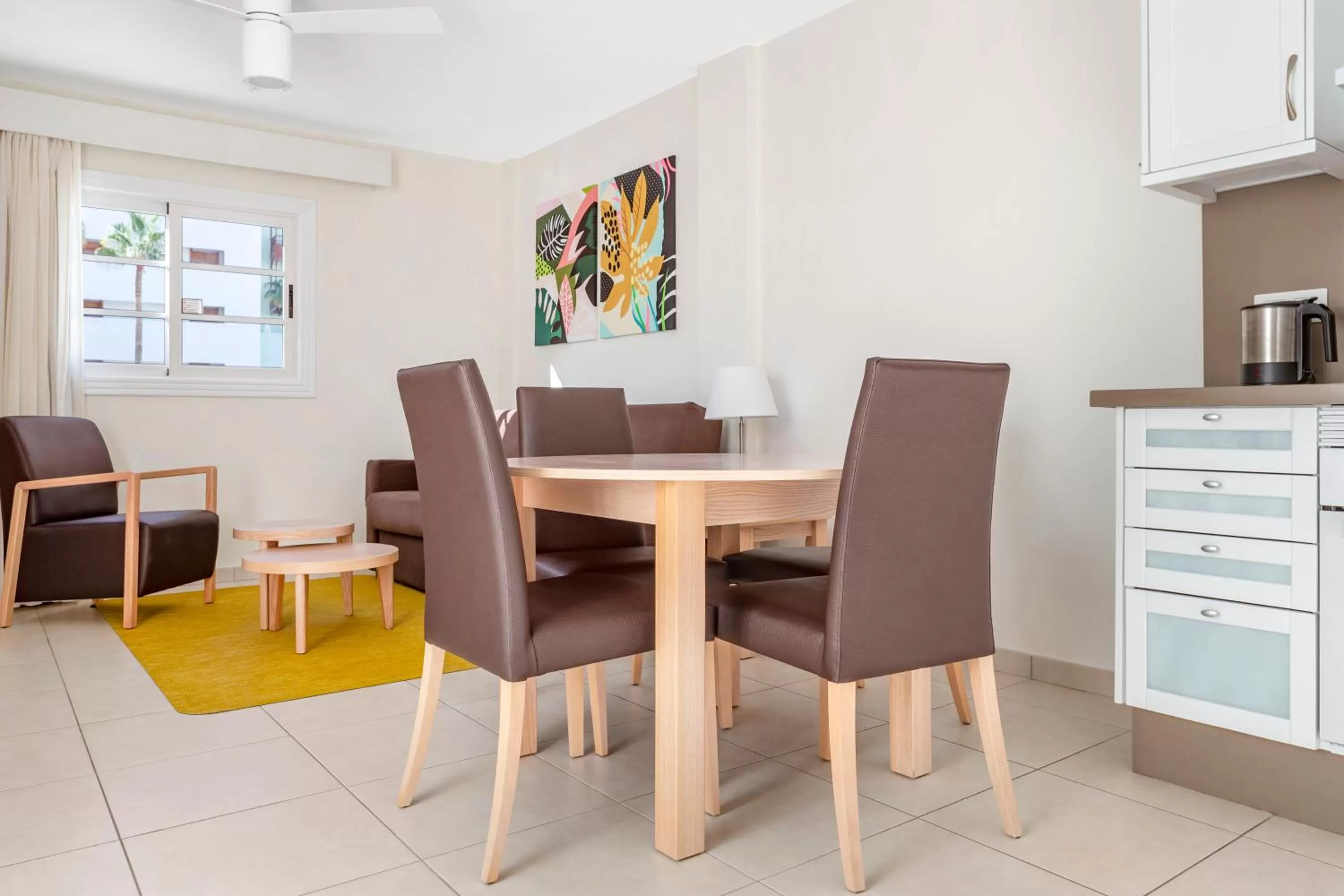 Dining area in Sunset Harbour Club