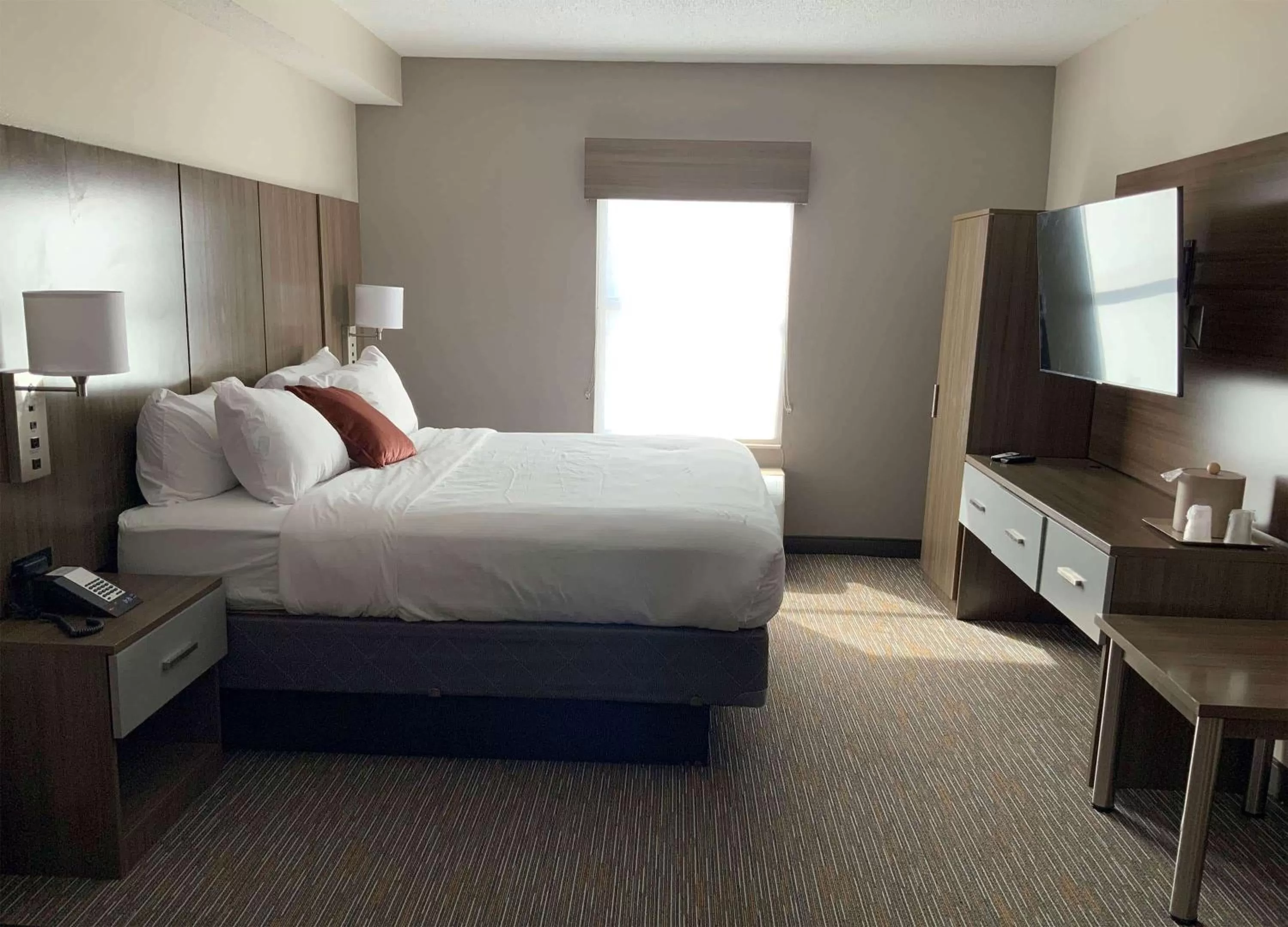 Bedroom, Bed in Wingate by Wyndham Jackson Ridgeland