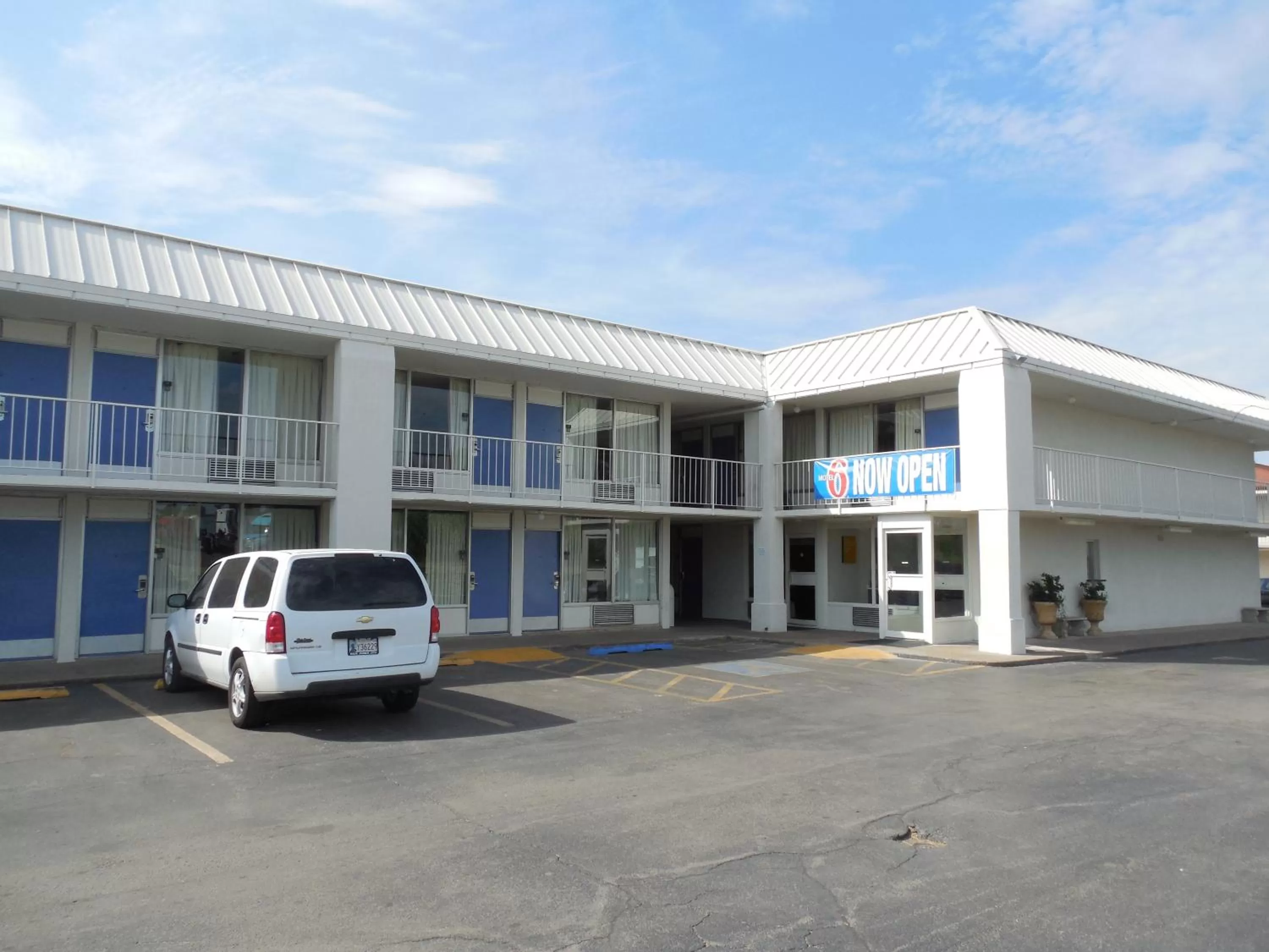 Facade/entrance, Property Building in Motel 6-Oklahoma City, OK - Bricktown